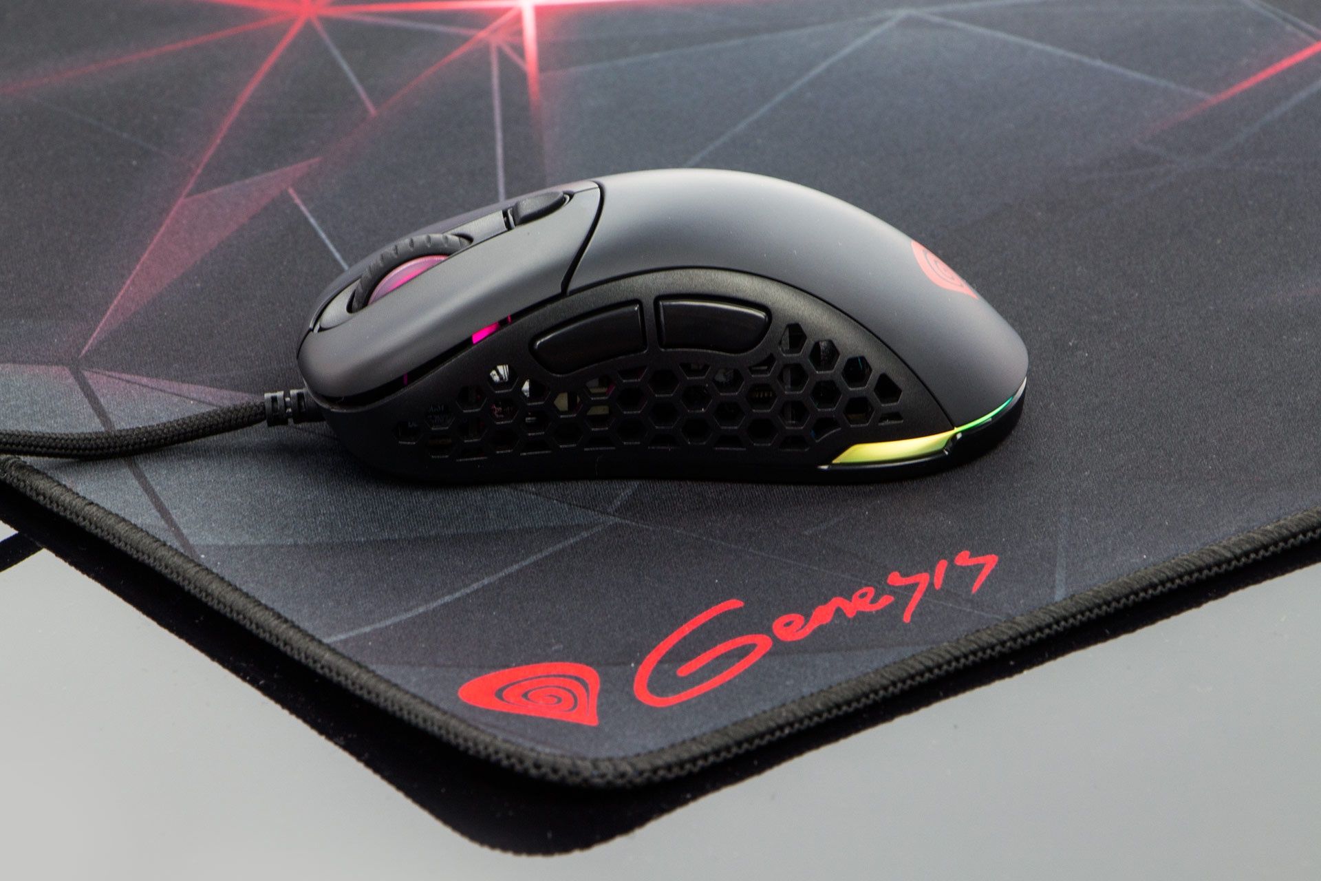 Genesis Xenon 800 podświetlenie