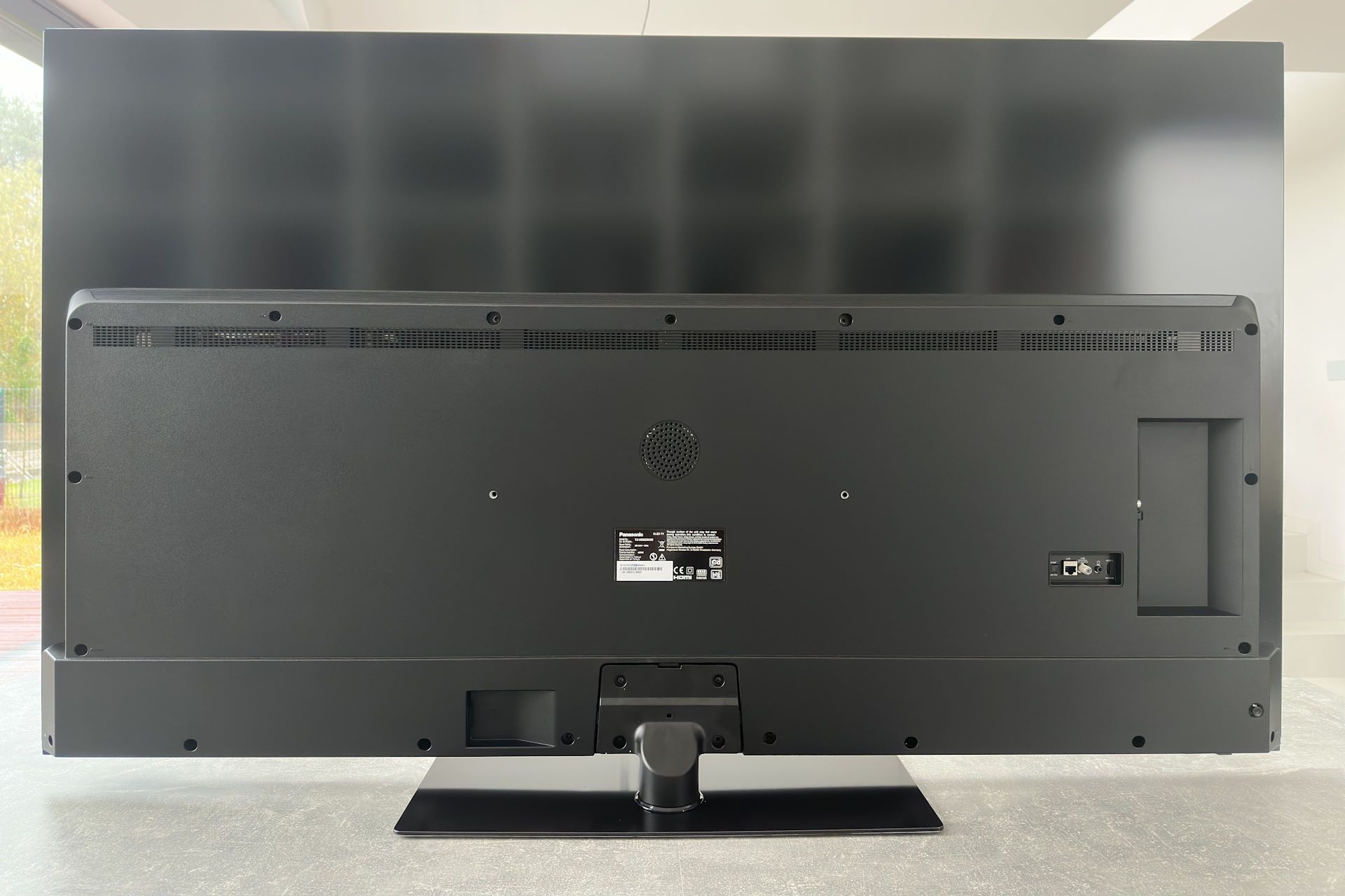 Panasonic TX-65MZ800E - z tyłu