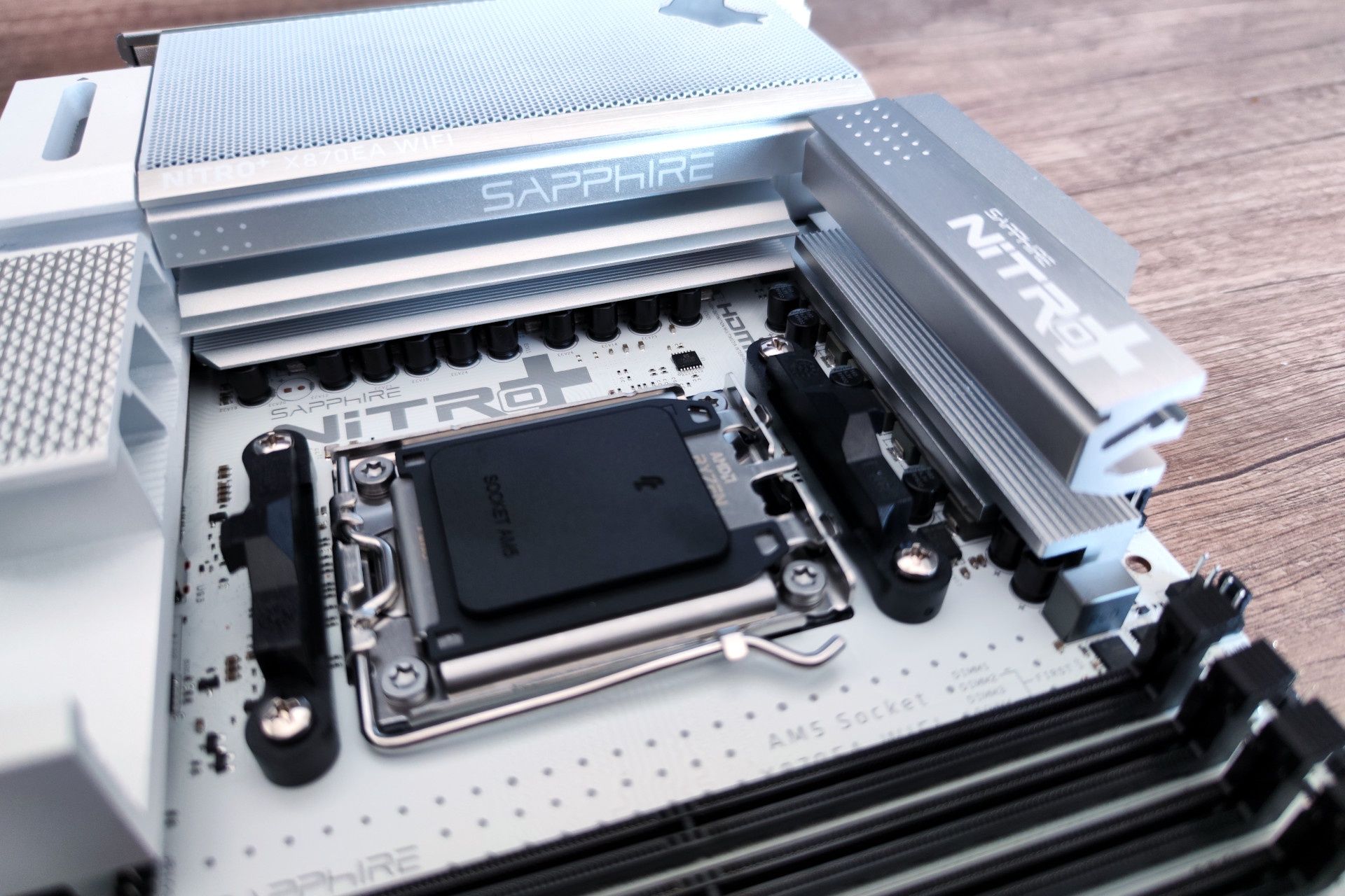 Sapphire Nitro+ X870EA PhantomLink Edition