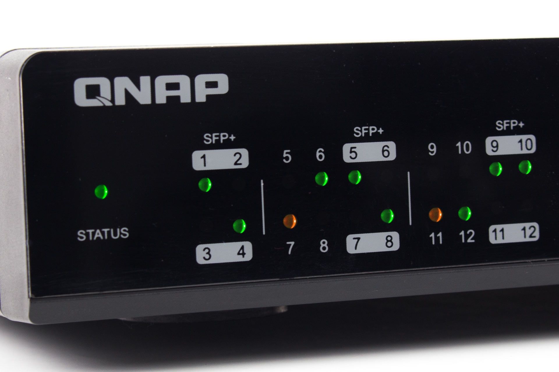 QNAP QSW-M1208-8C - diodki sygnalizujące pracę portów
