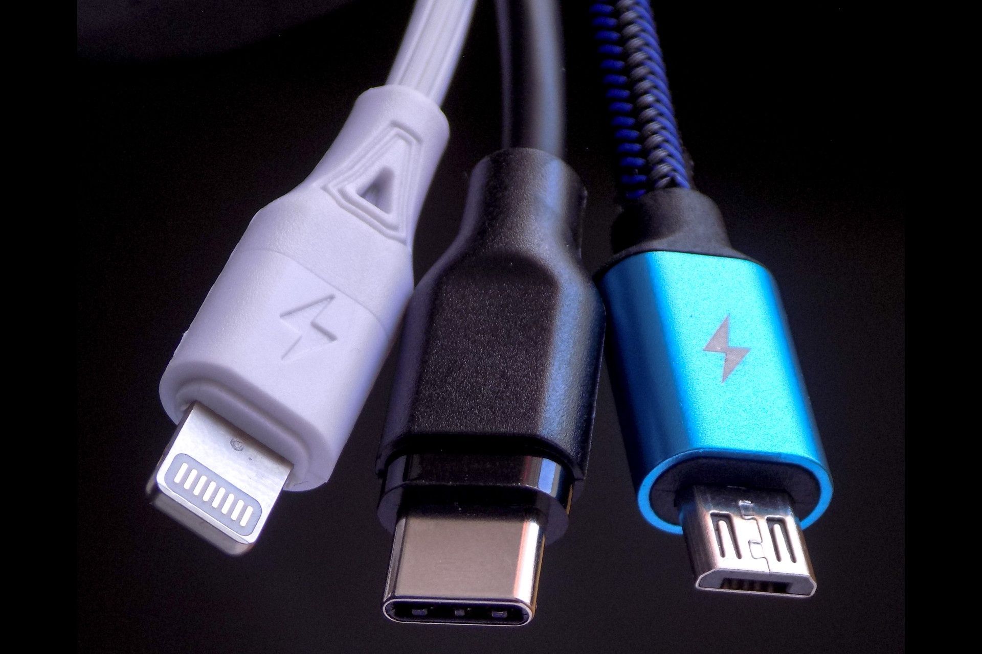Lightning, USB-C i Micro-USB