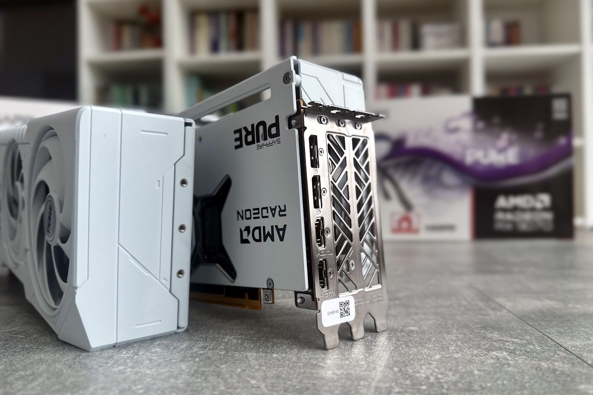 Sapphire Radeon RX 9070 XT -  złacza