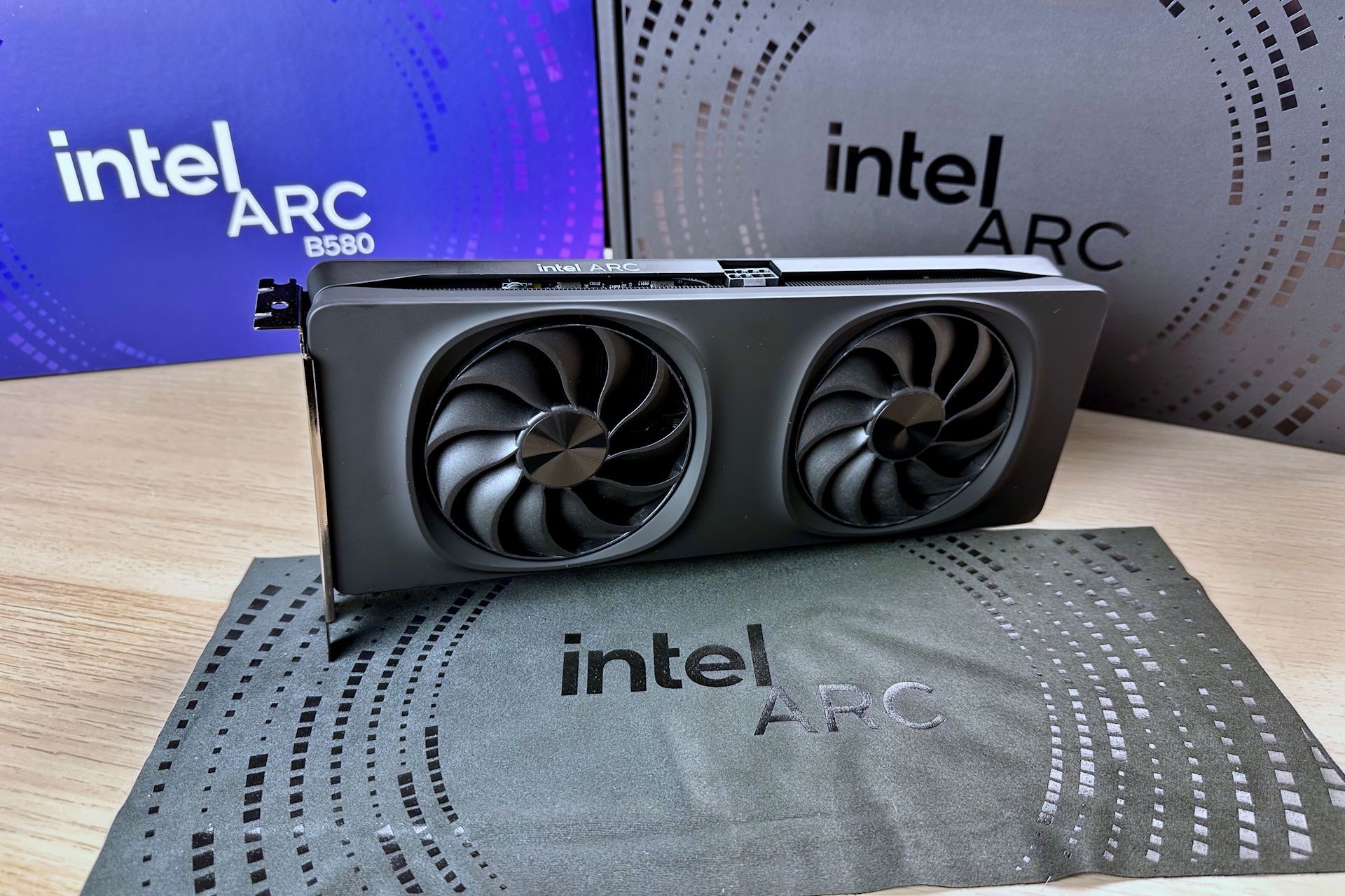 Intel ARC B580 Limited Edition - wentylatory