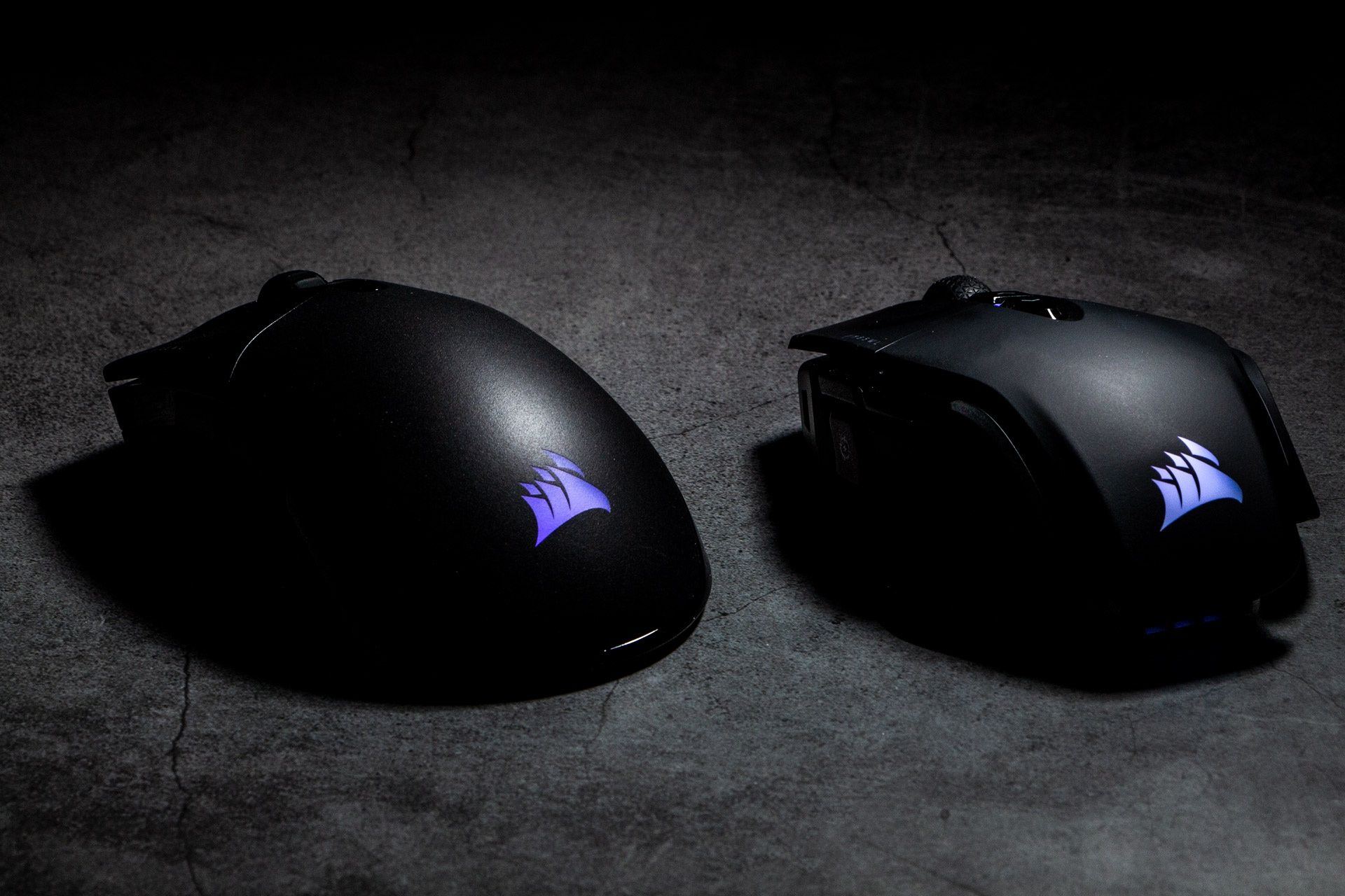 Corsair M65 RGB Ultra Wireless vs Corsair Sabre RGB Pro Wireless – podświetlenie