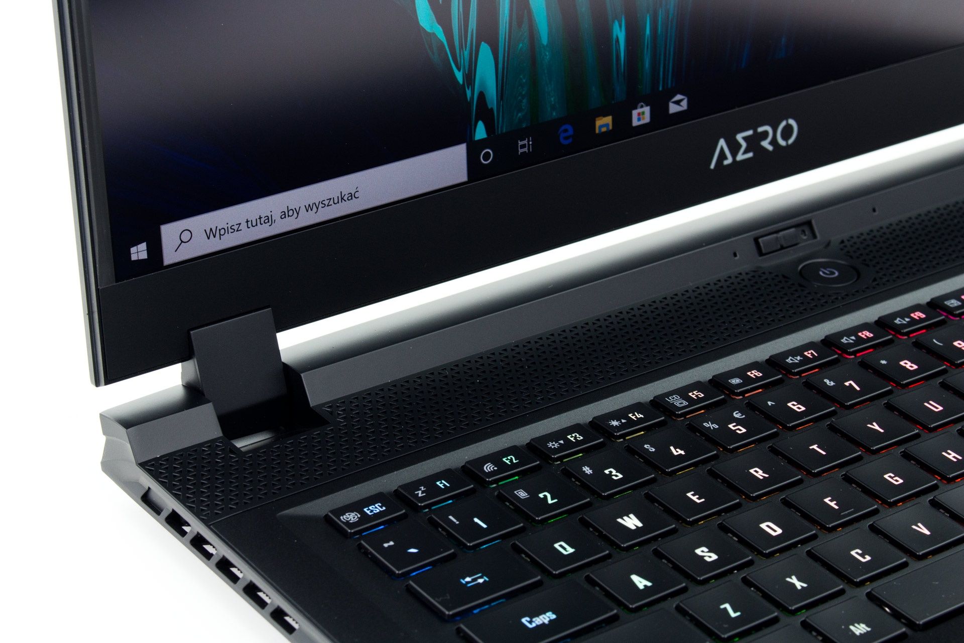 Gigabyte AERO 17 HDR YC - wentylacja przy matrycy