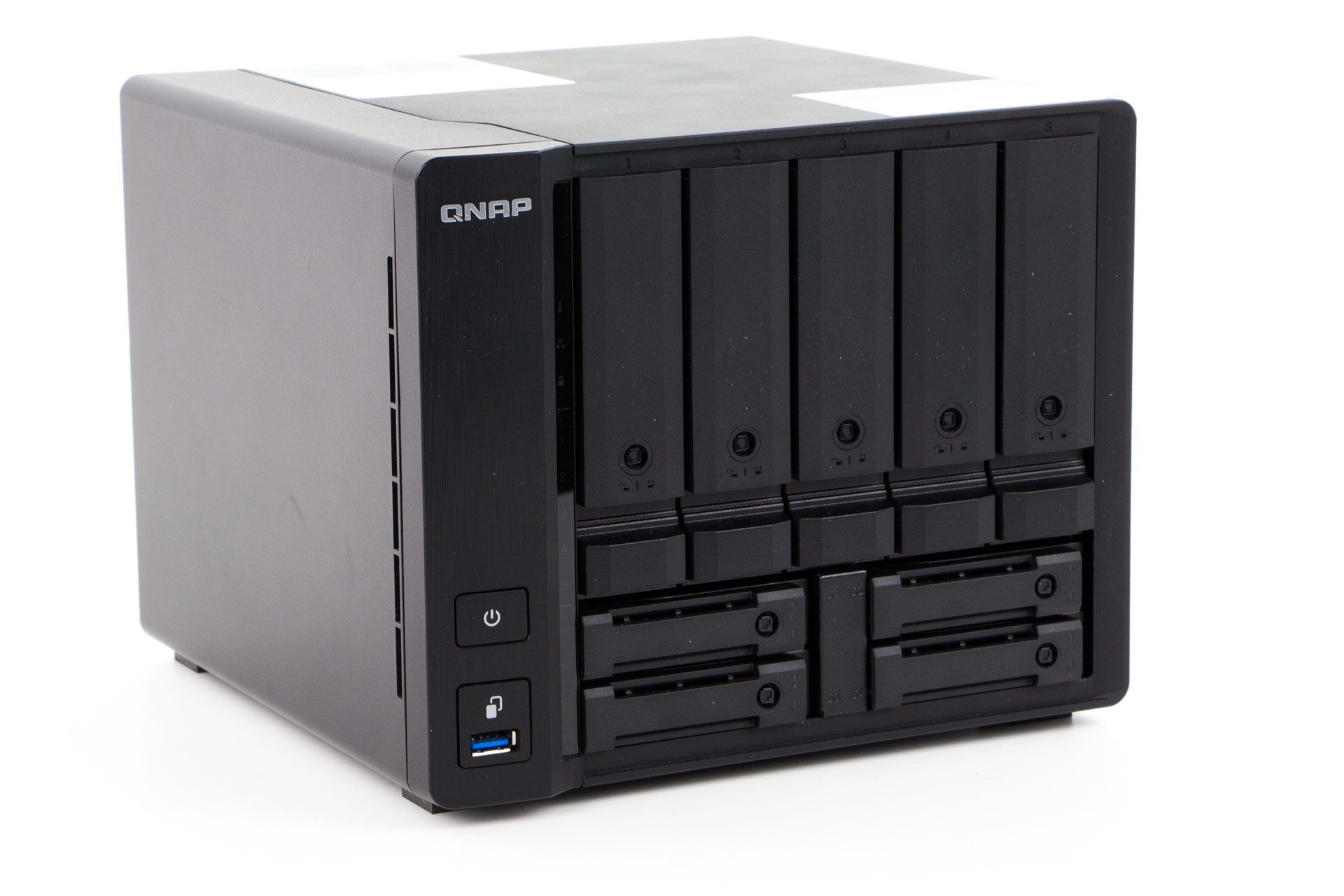 QNAP TS-h973AX - zdjęcie od frontu