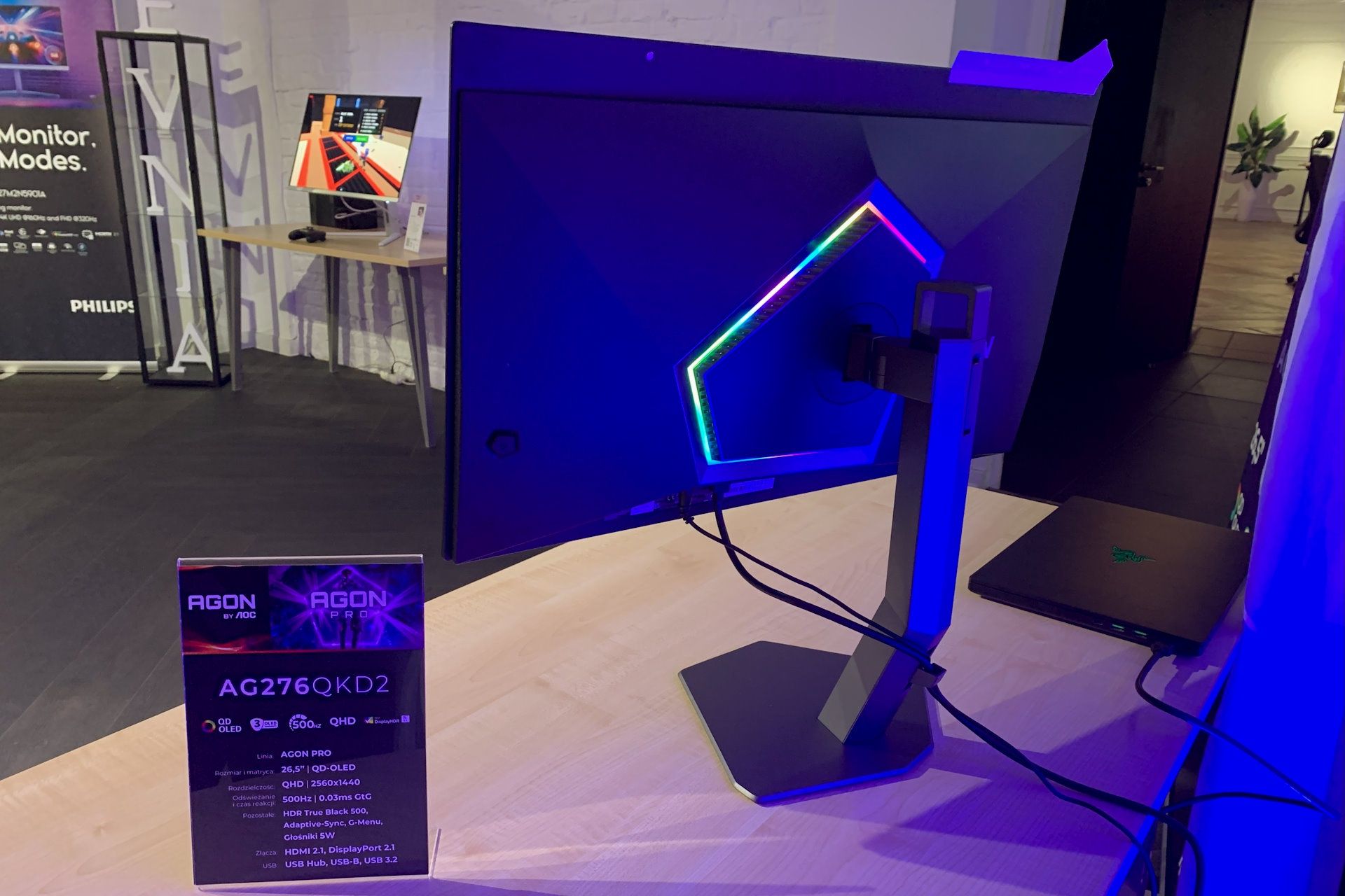 Prezentacja monitorów Philips i AOC - AOC OLED z tyłu