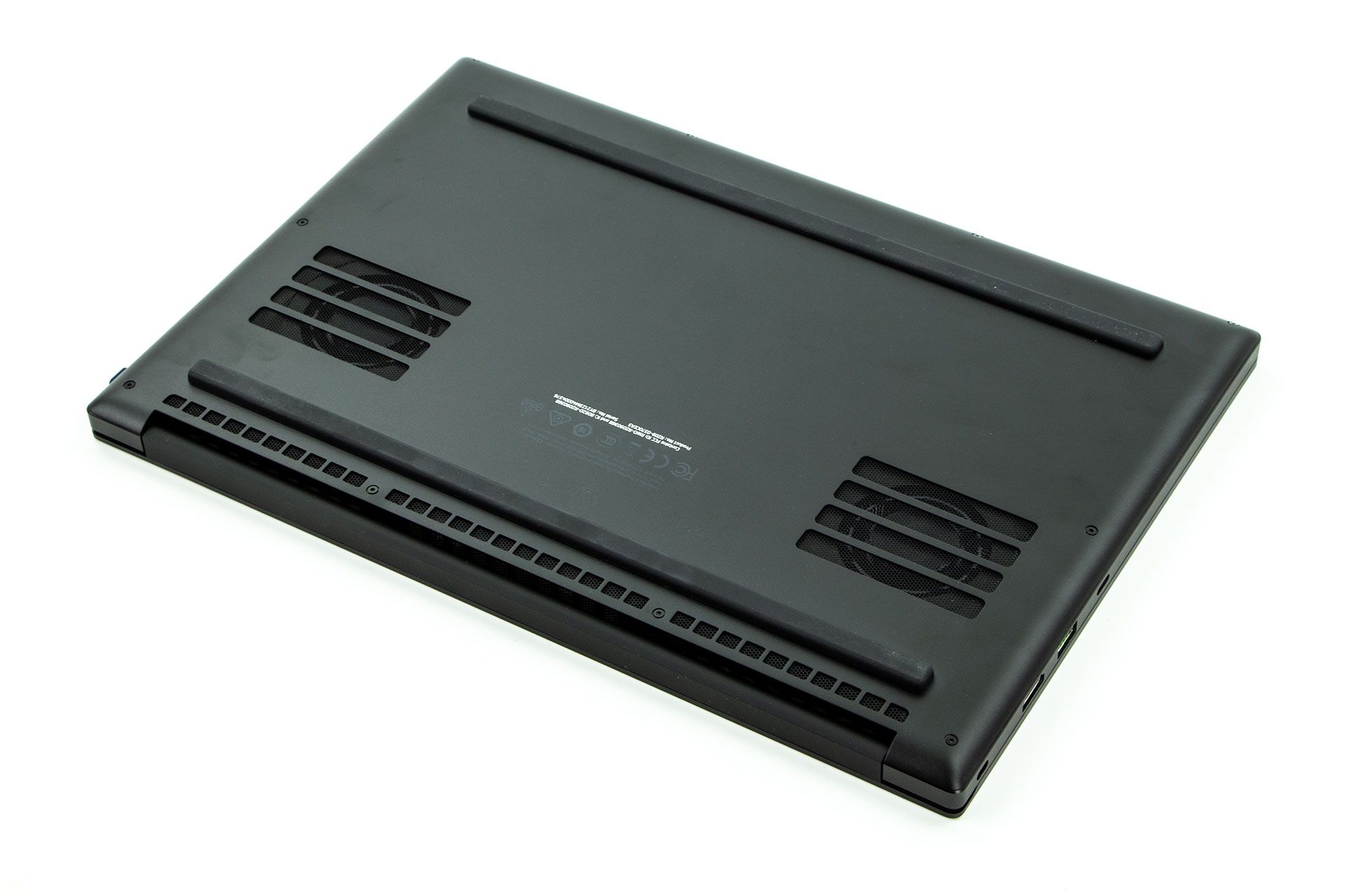 Razer Blade 14 - od spodu