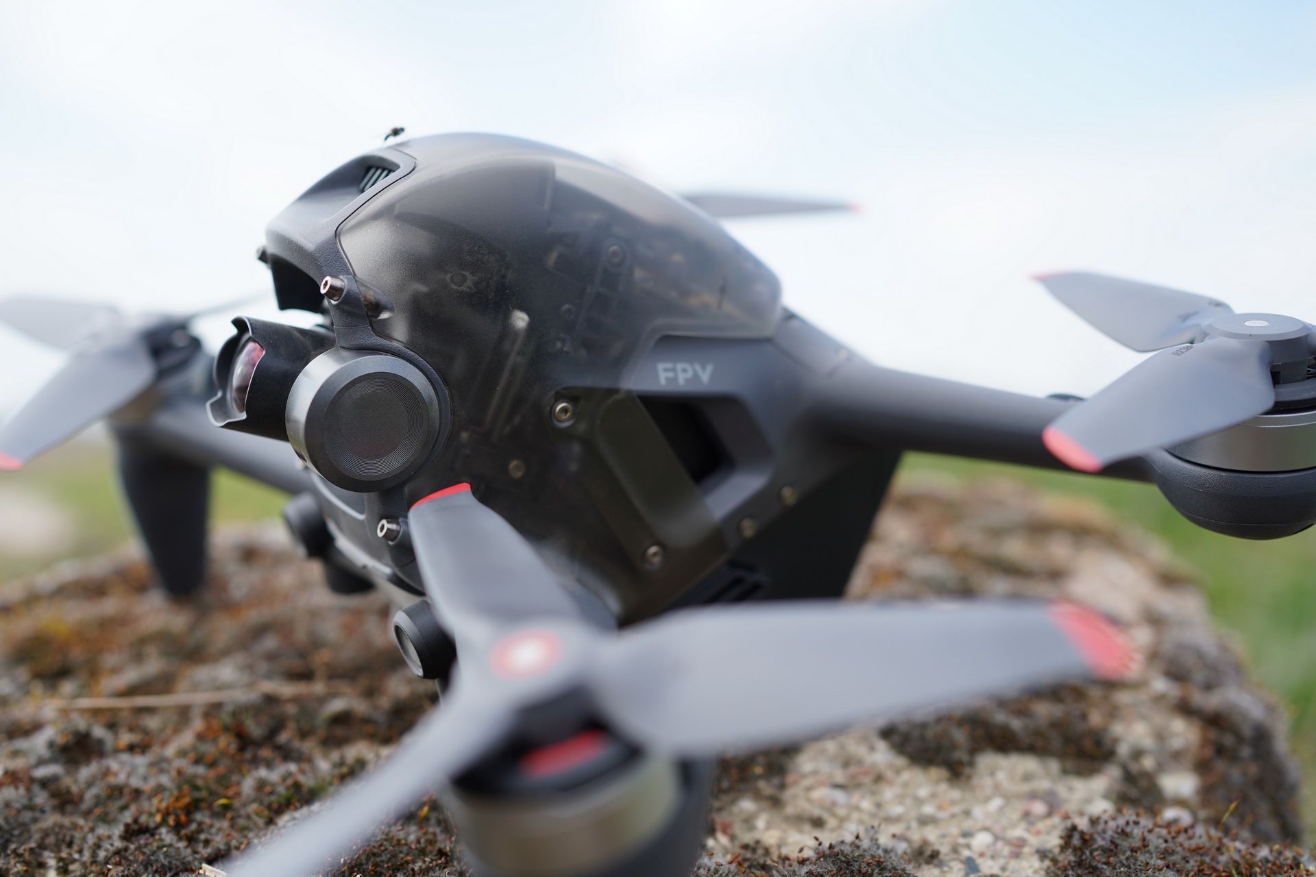 DJI FPV vs DJI Air 2S - DJI FPV widok z boku