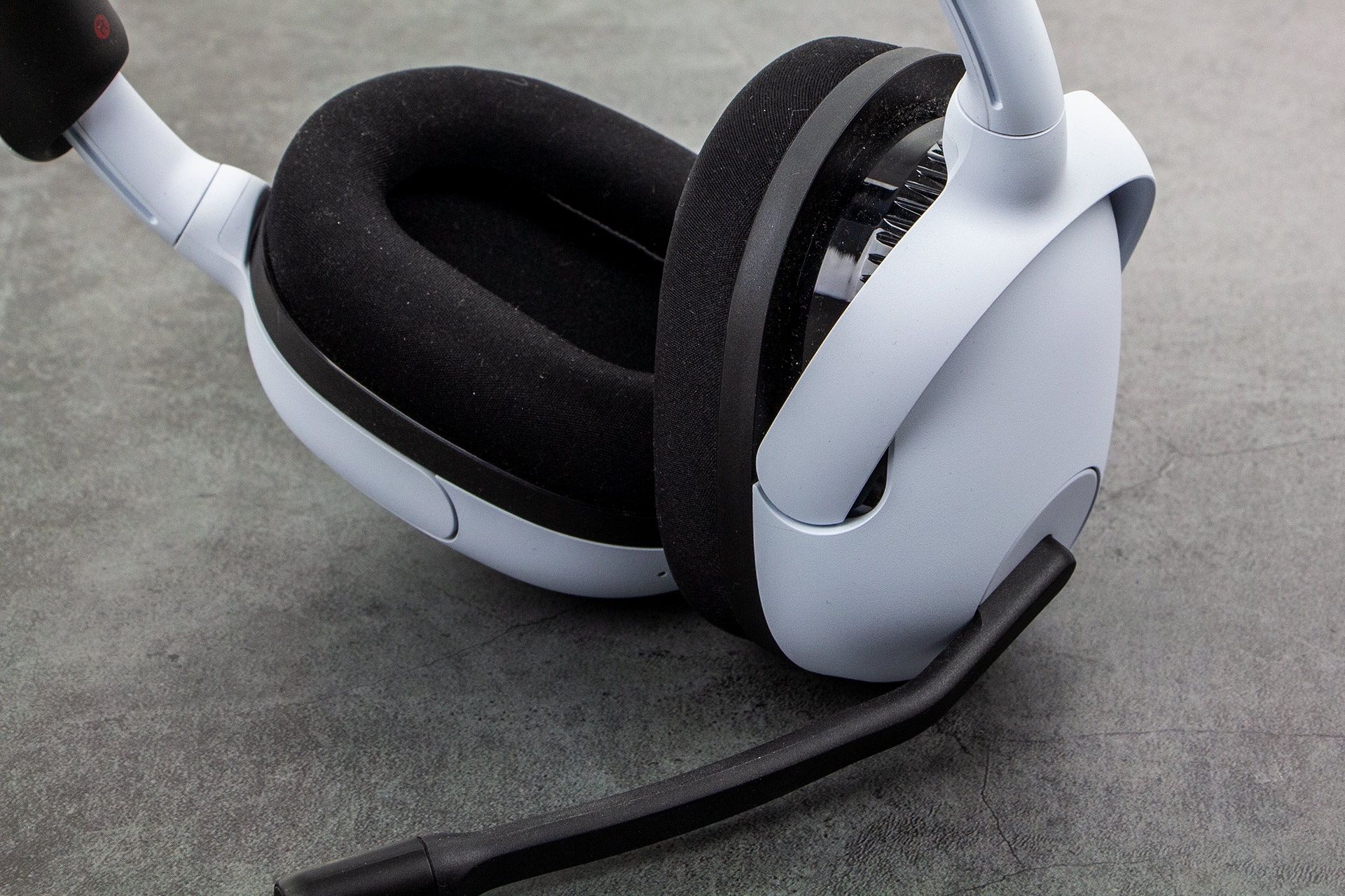 Sony INZONE H5 - minimalistyczny wygląd