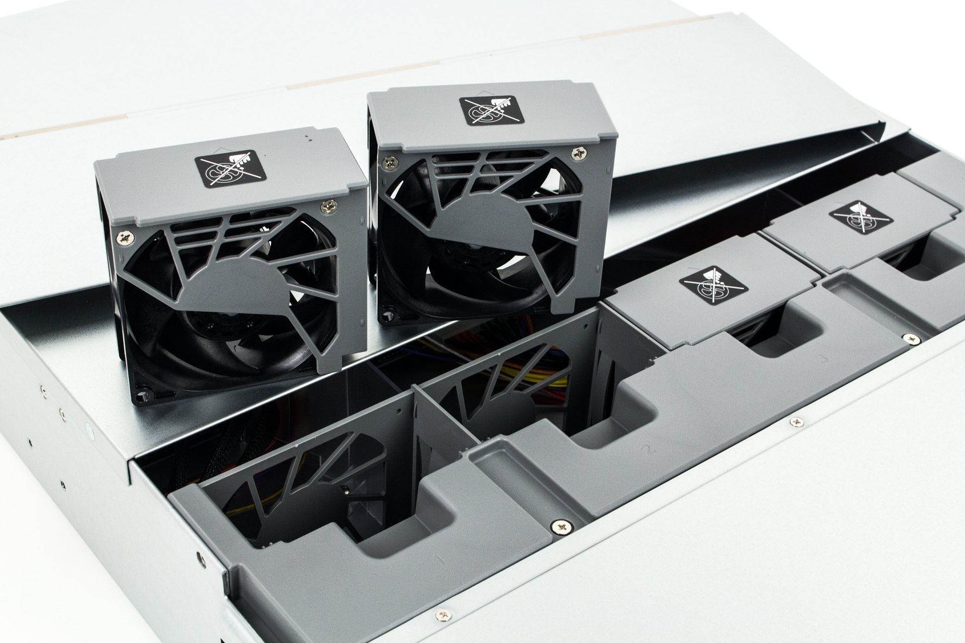 Synology RS3621xs+ - wentylatory