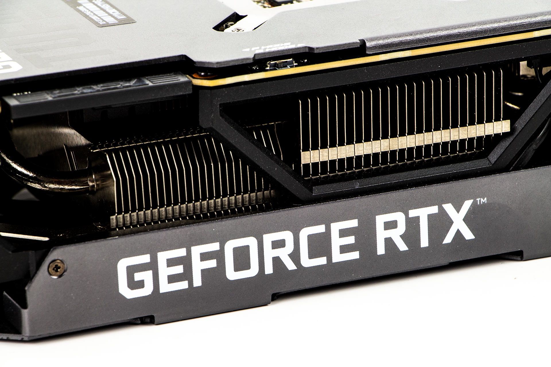 ASUS GeForce RTX 3090 Ti TUF Gamin OC - przełącznik