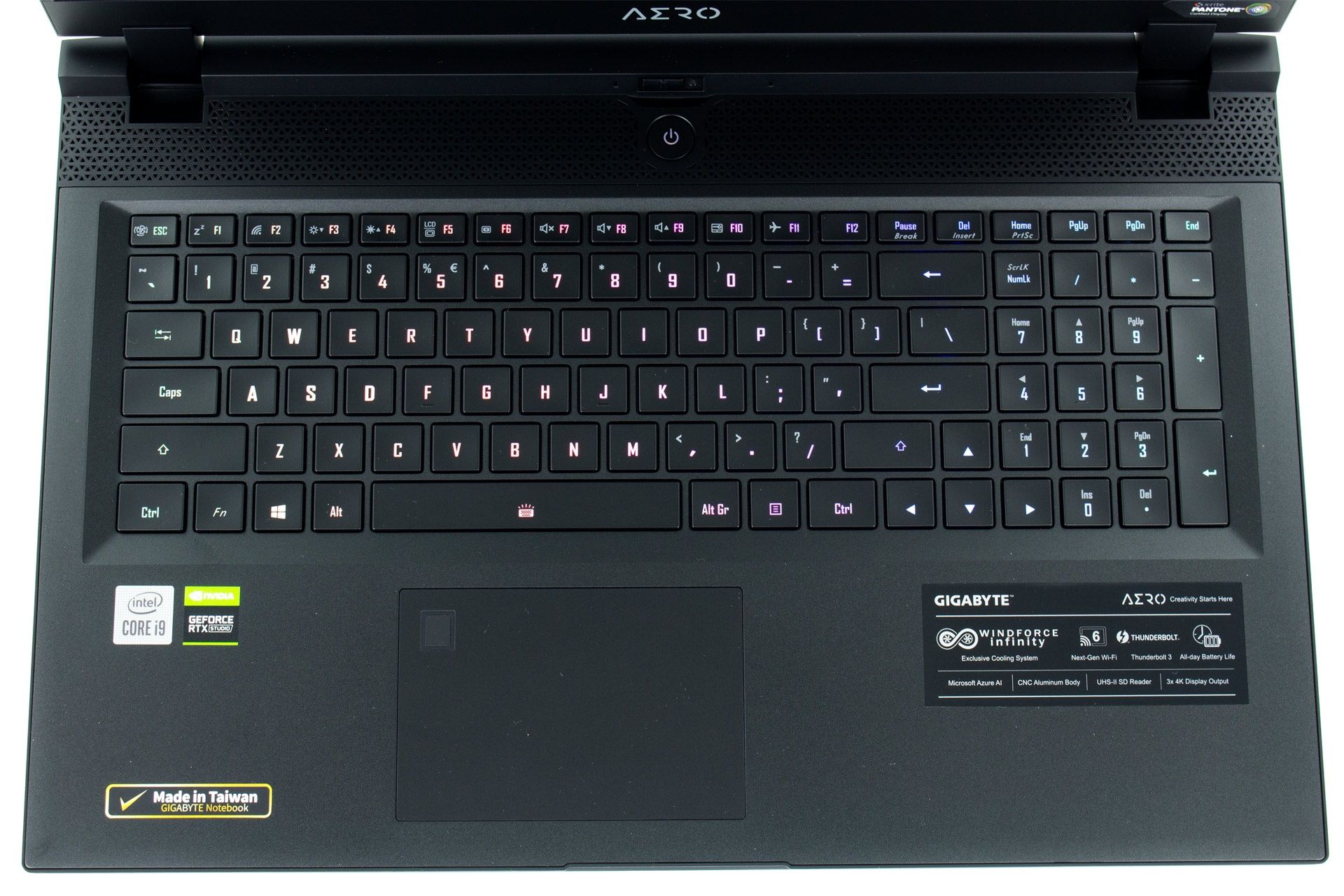 Gigabyte AERO 17 HDR YC - pulpit roboczy