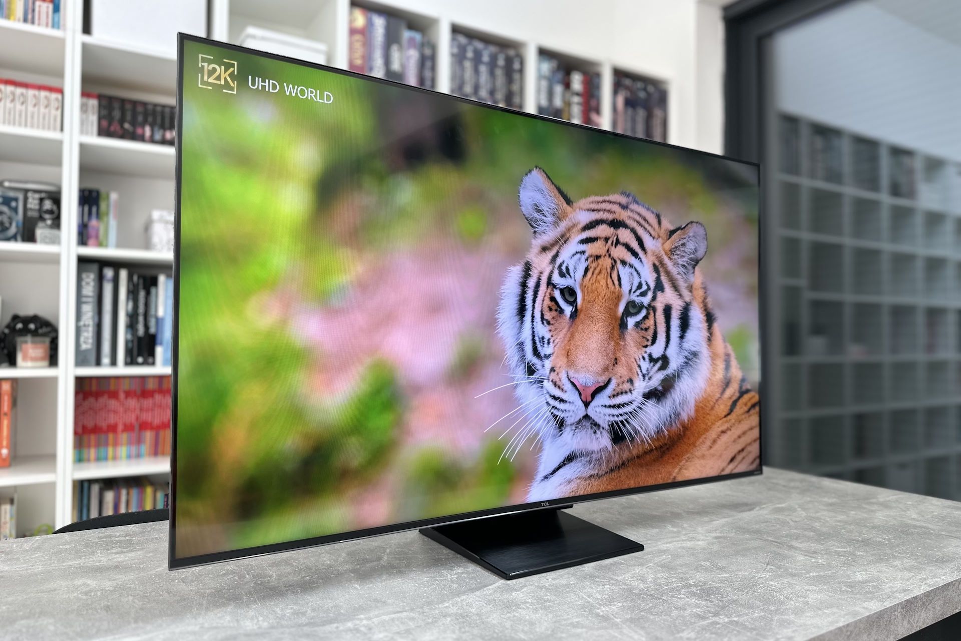 TCL 55C805 - z profilu