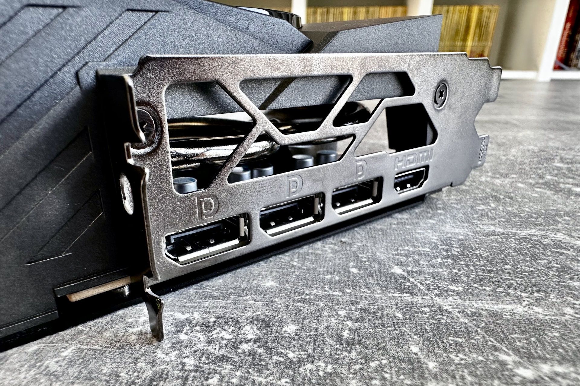 MSI GeForce RTX 5060 Ti Gaming OC - złącza