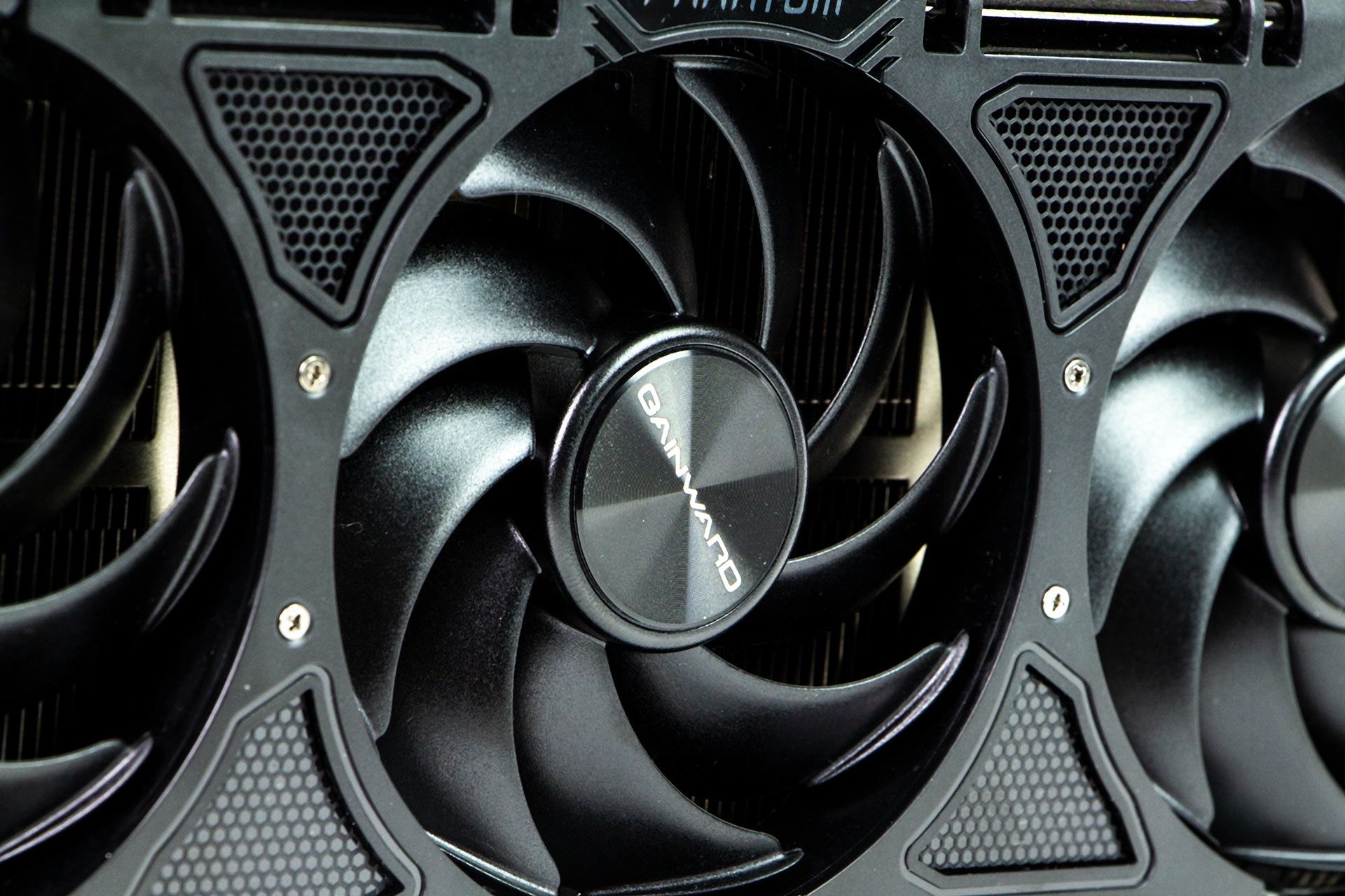 Gainward GeForce RTX 4080 Phantom GS - wentylatory