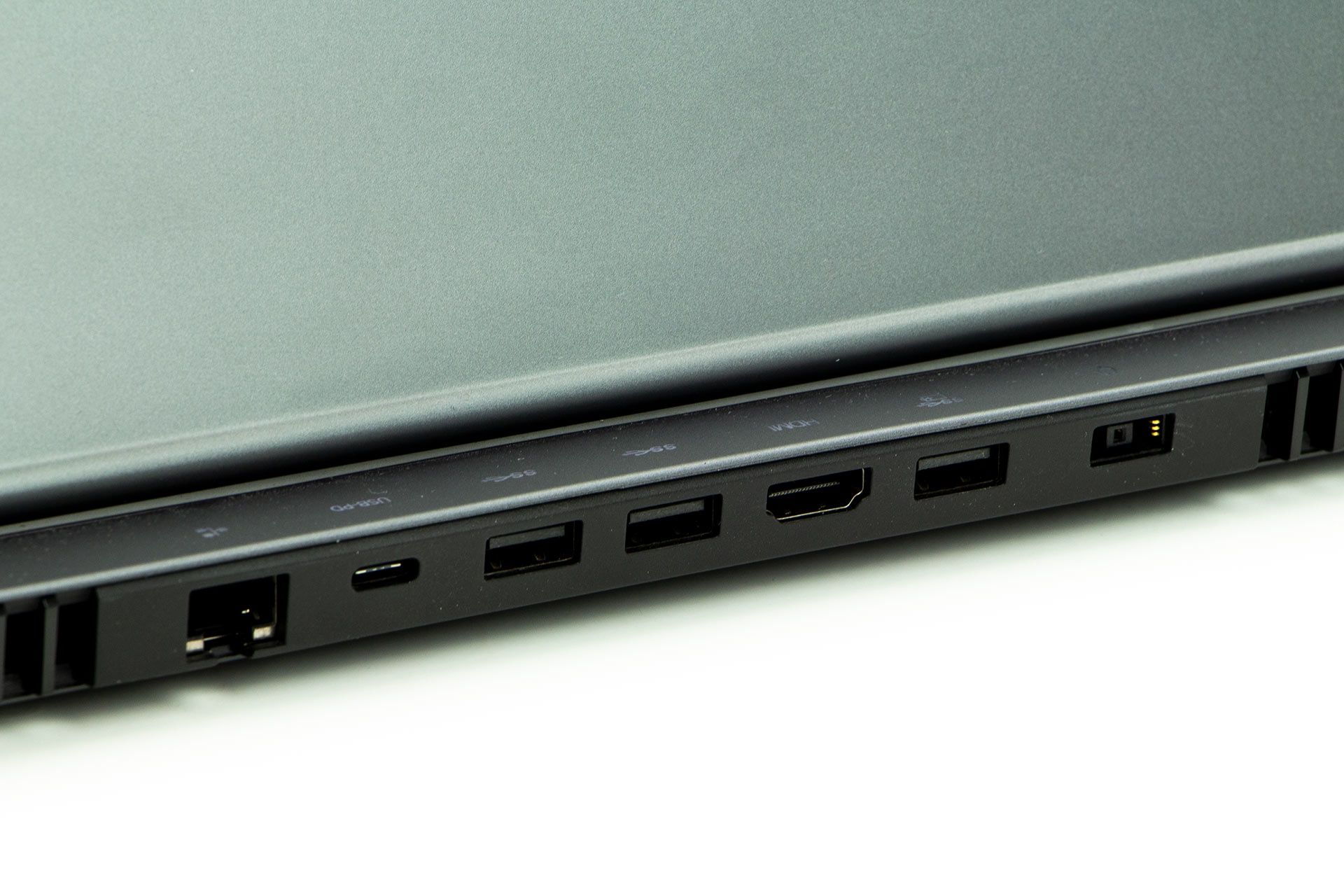 Lenovo Legion 7 z 2021 roku - port z tyłu