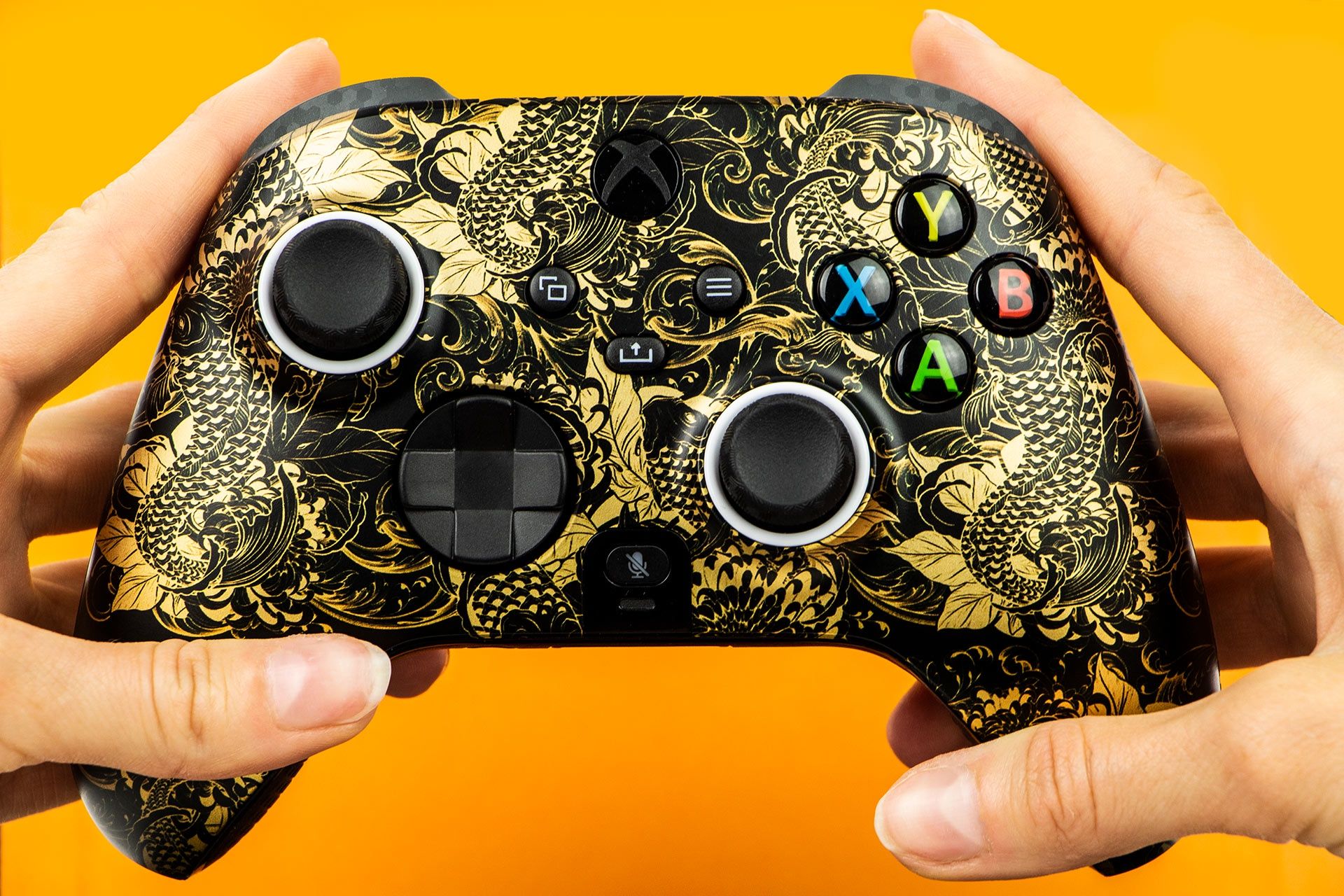 SCUF Instinct Pro - widok z przodu