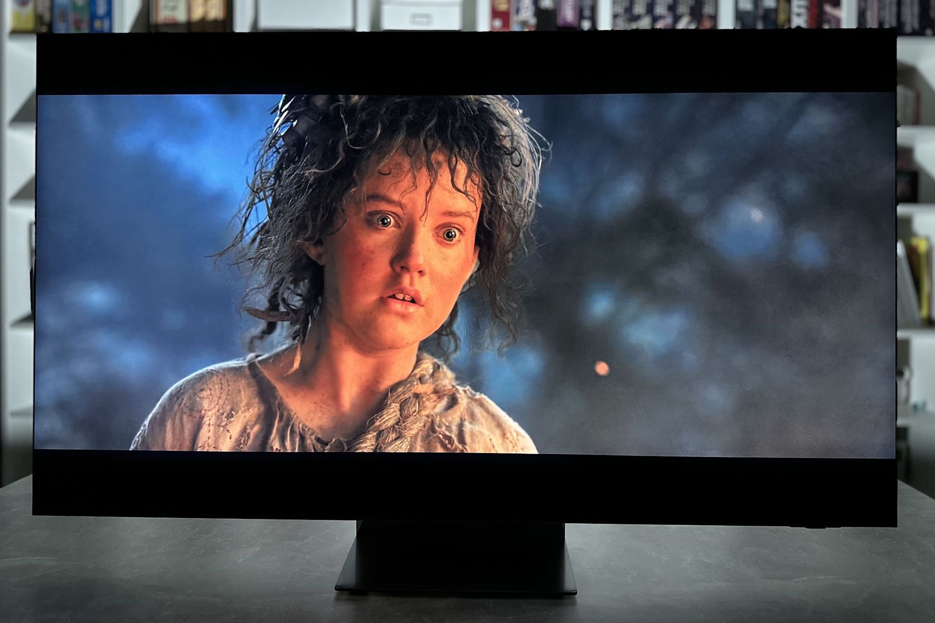 Samsung Excellence Line 8K QN900D - scena z filmu