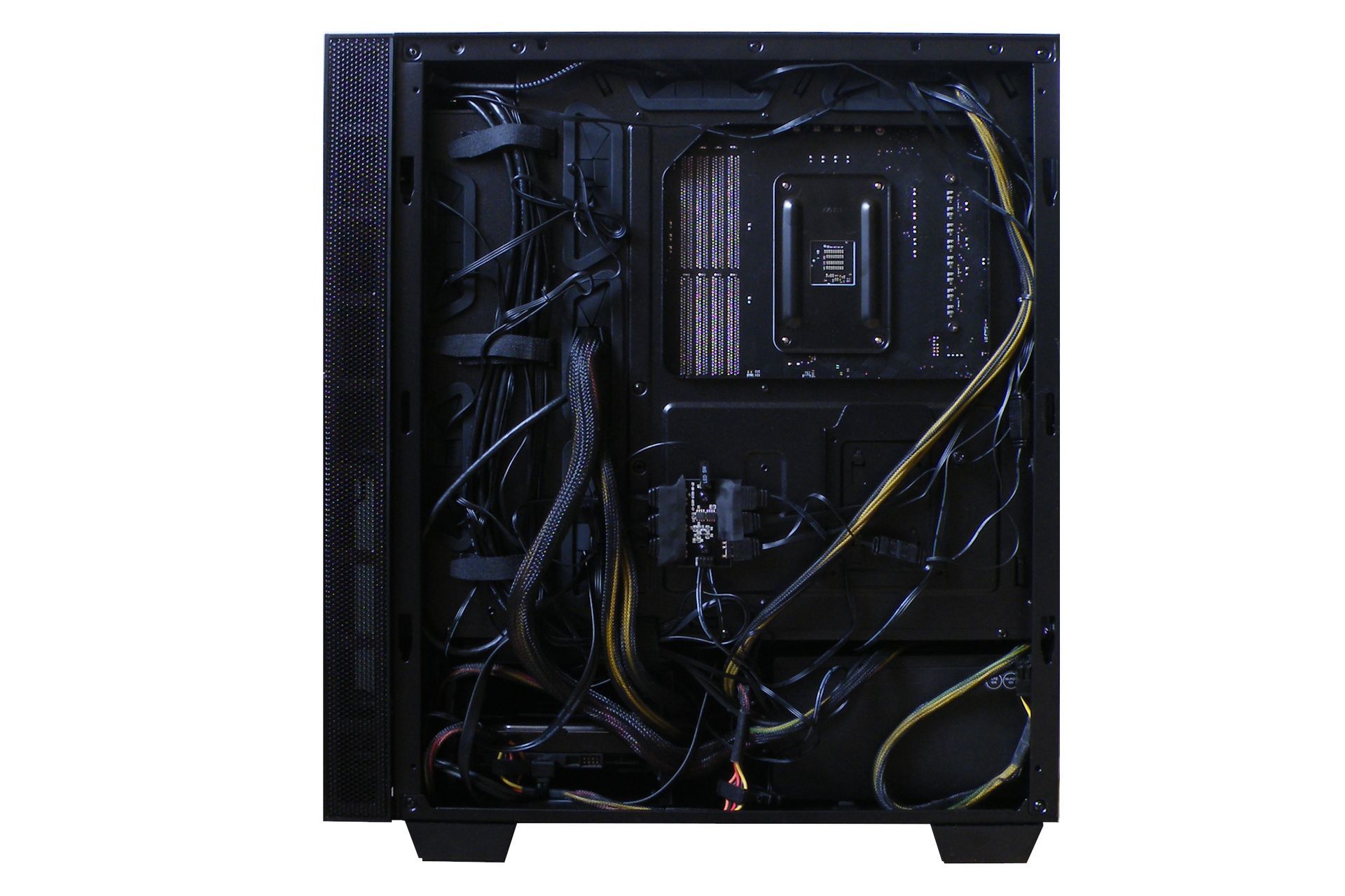 MSI MPG Sekira 100R - montaż podzespołów