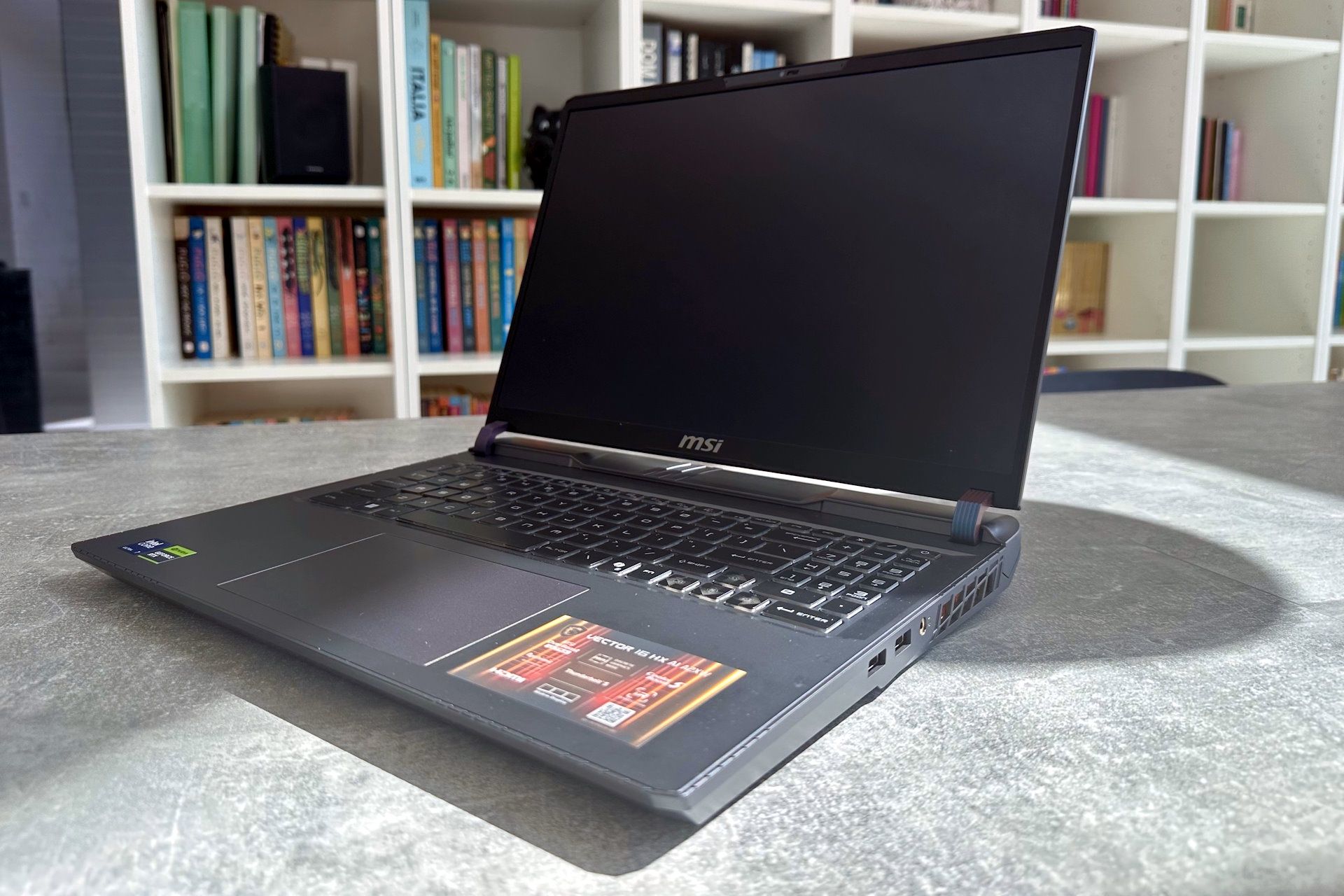 MSI Vector 16 HX AI - otwarty