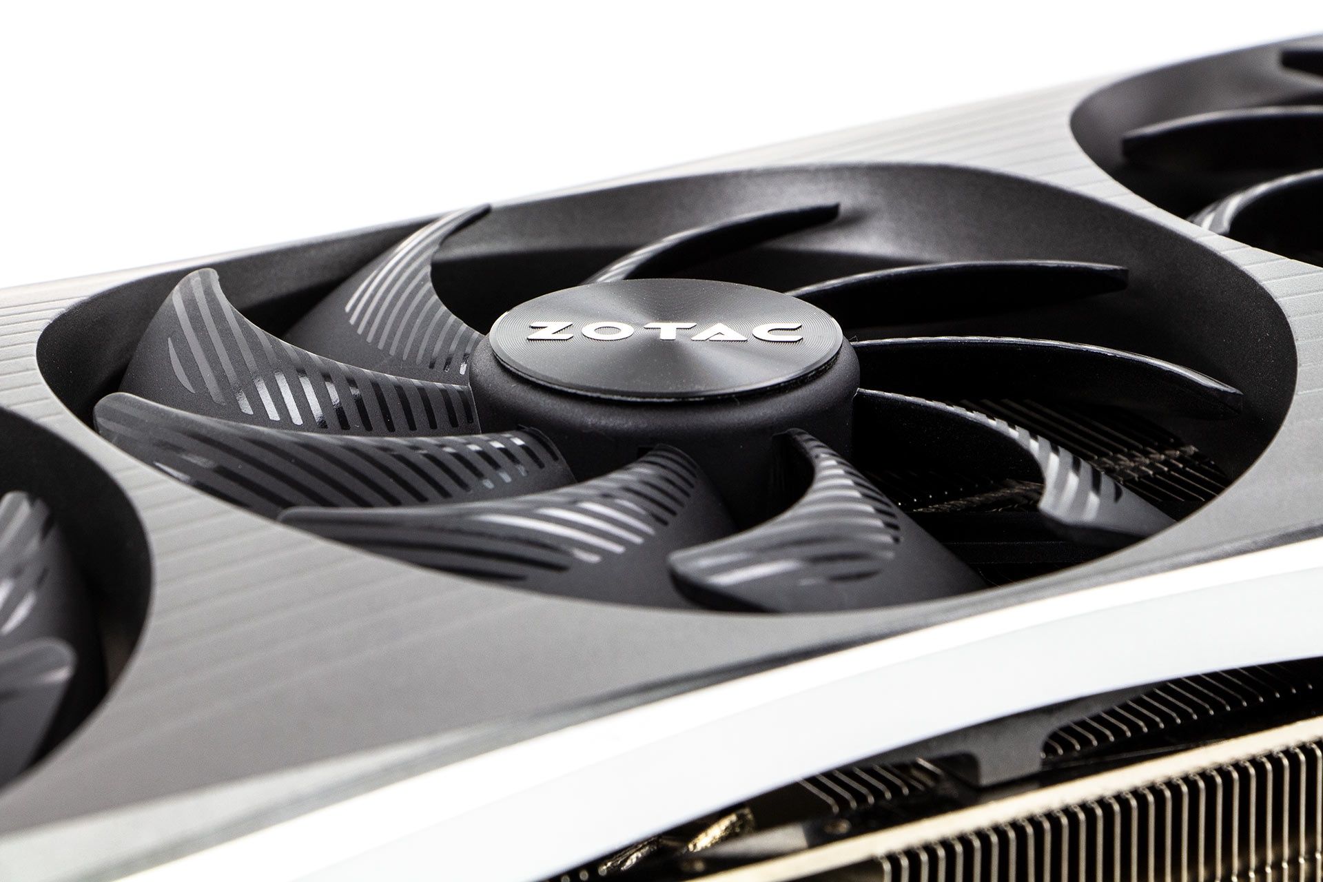 Zotac GeForce RTX 4080 AMP Extreme AIRO - wentylator