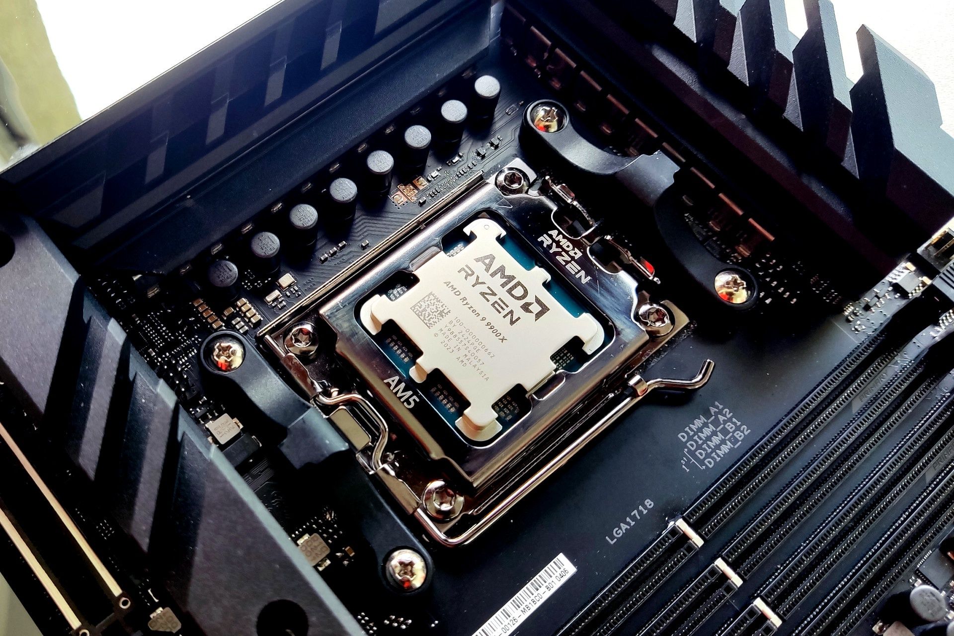 AMD Ryzen 9 9900X