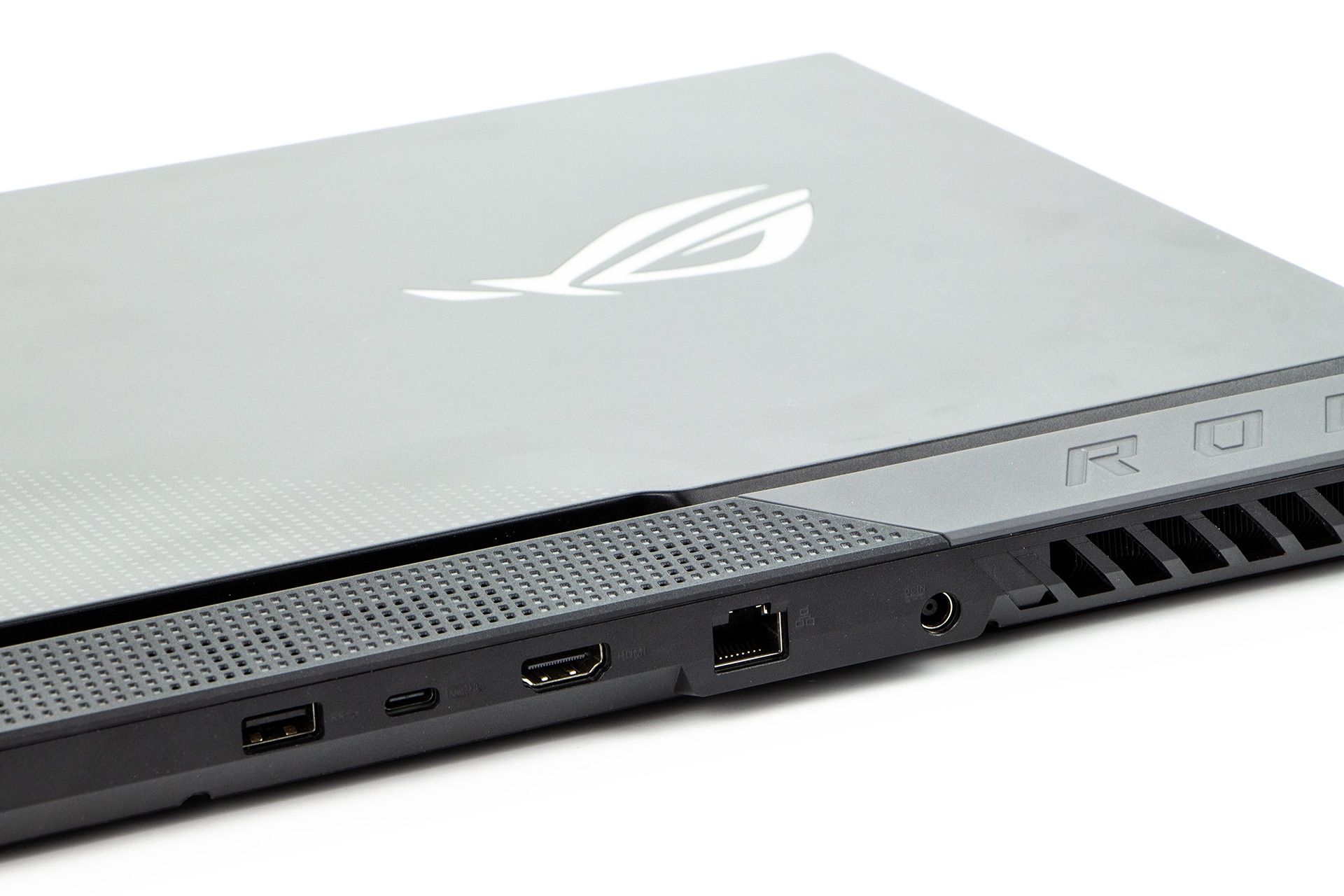 ASUS ROG Strix SCAR 17 G733QS-HG156T - porty z tyłu