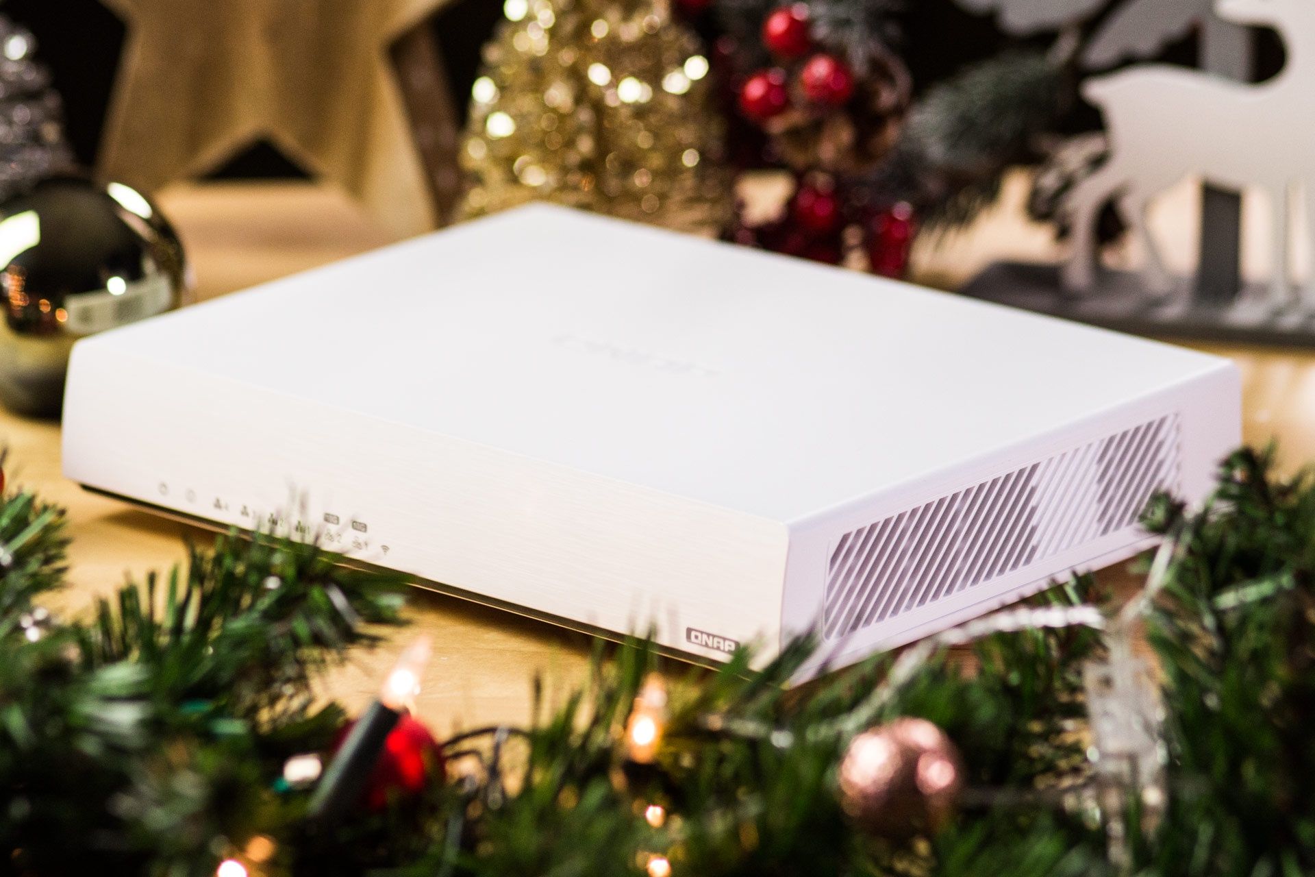 QNAP QHora-301W -  widok z profilu