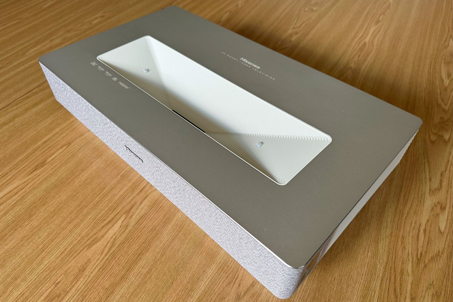 Hisense Laser TV 4K 100L5H - z góry