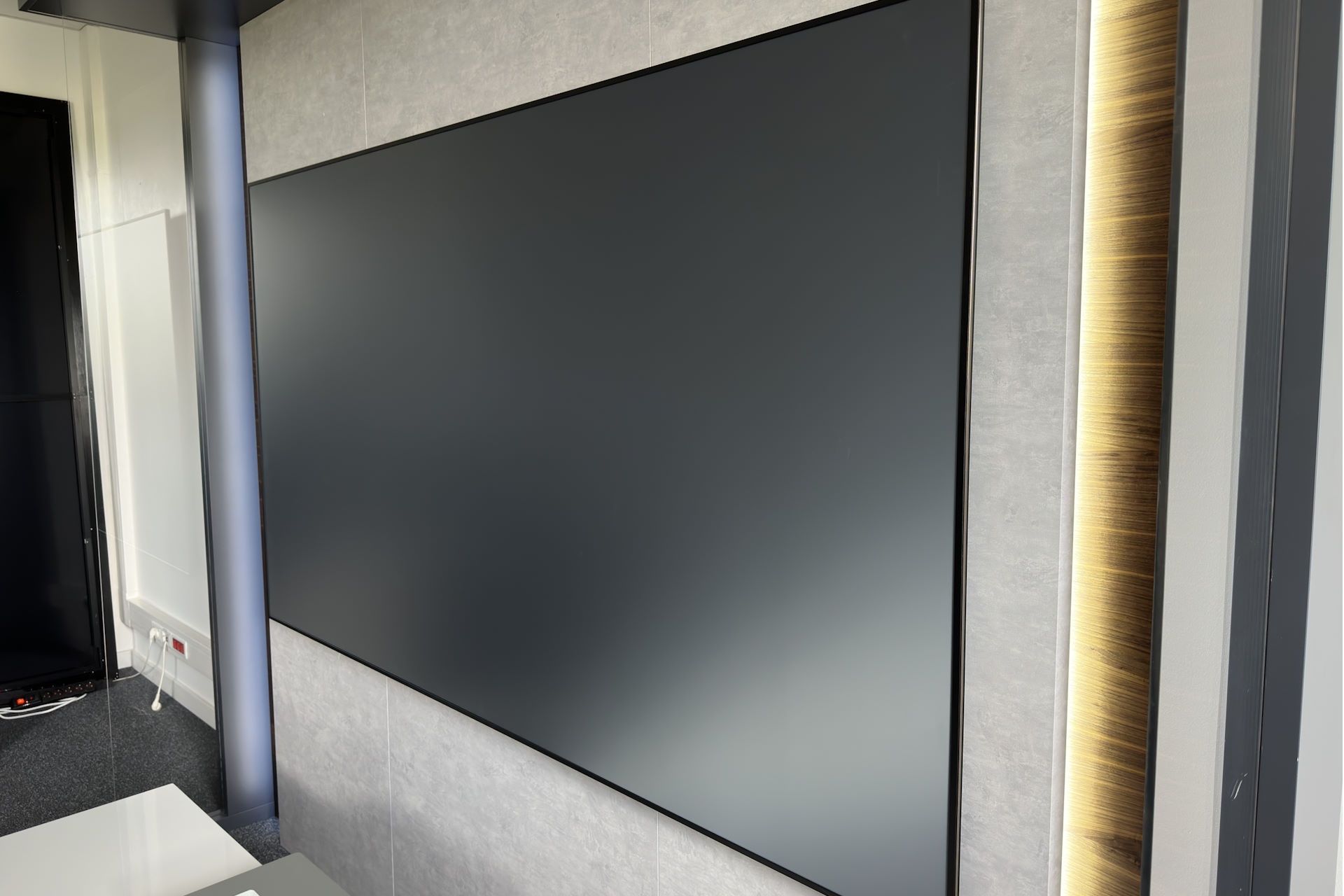 Hisense Laser TV 4K 100L5H - ekran ALR
