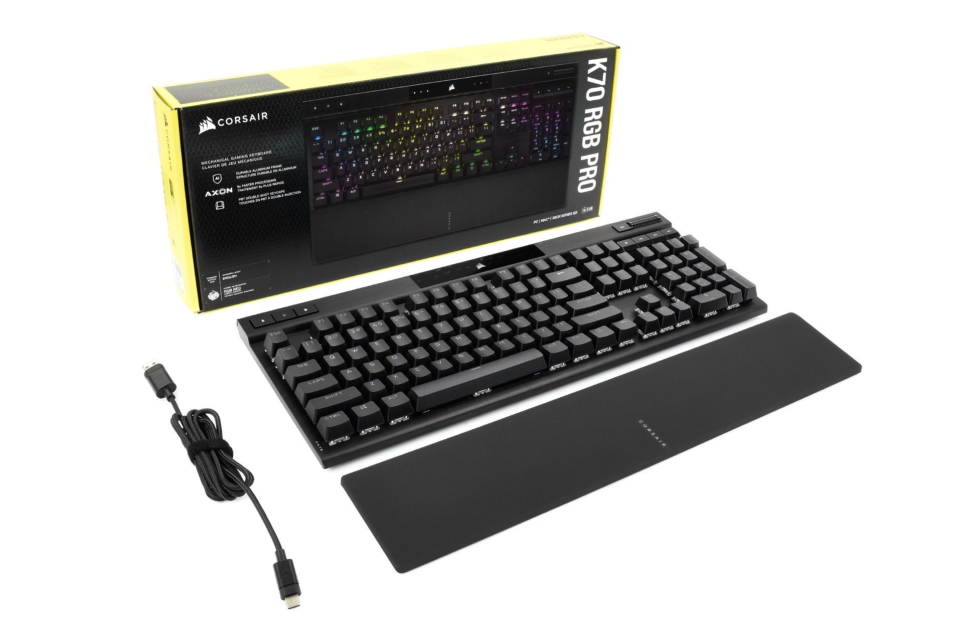 Corsair K70 RGB Pro - zawartość pudełka