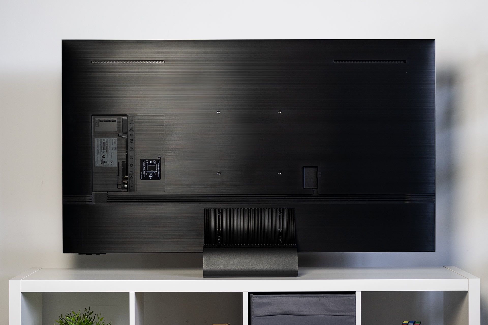 Samsung Neo QLED 55 QN91A - tył obudowy