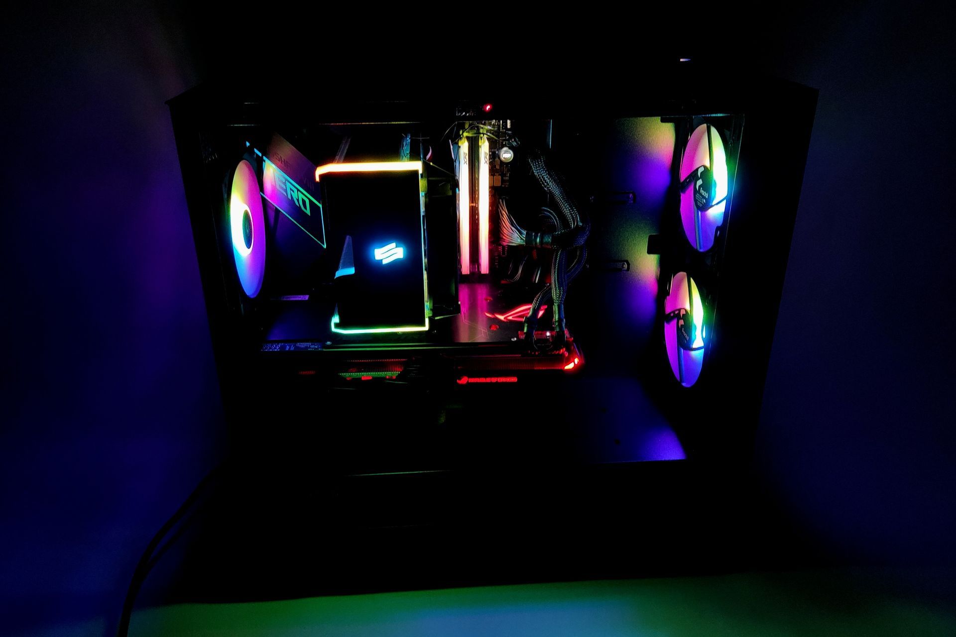 Fractal Design Pop Air - podświetlenie RGB LED