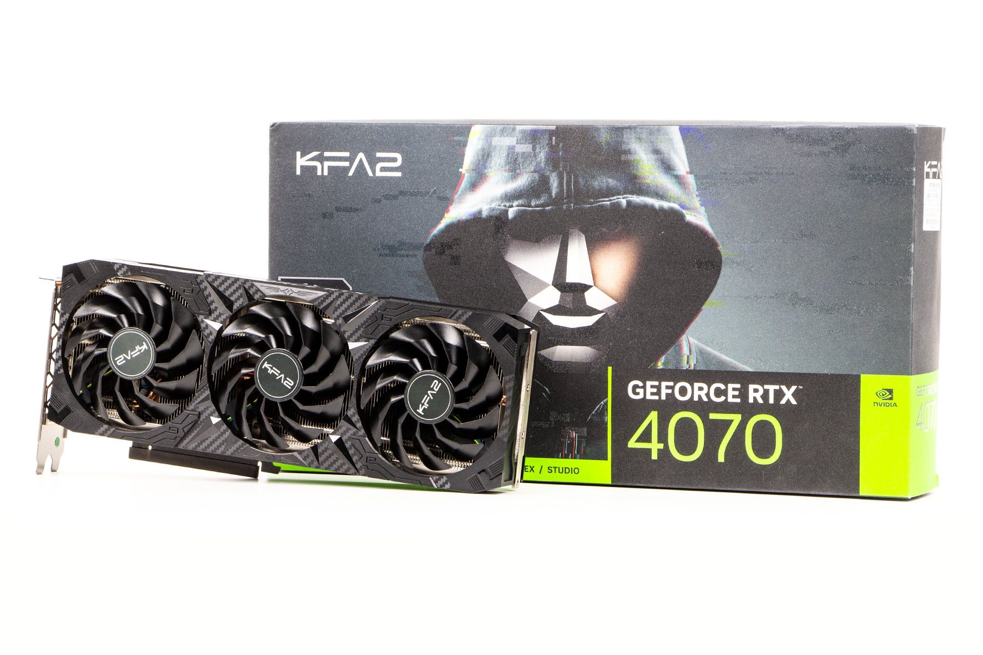 KFA2 GeForce RTX 4070 1-Click OC 3X - obok pudełka