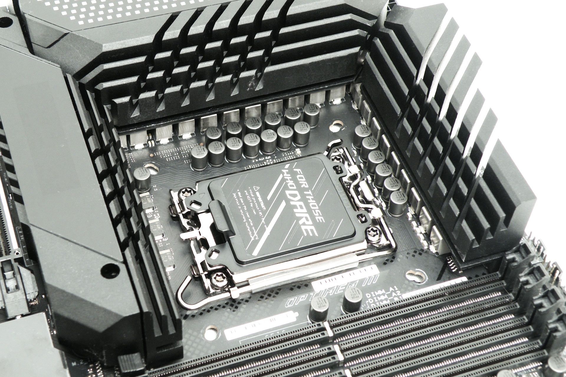 ASUS ROG Maximus Z690 Extreme - socket i sekcja zasilania