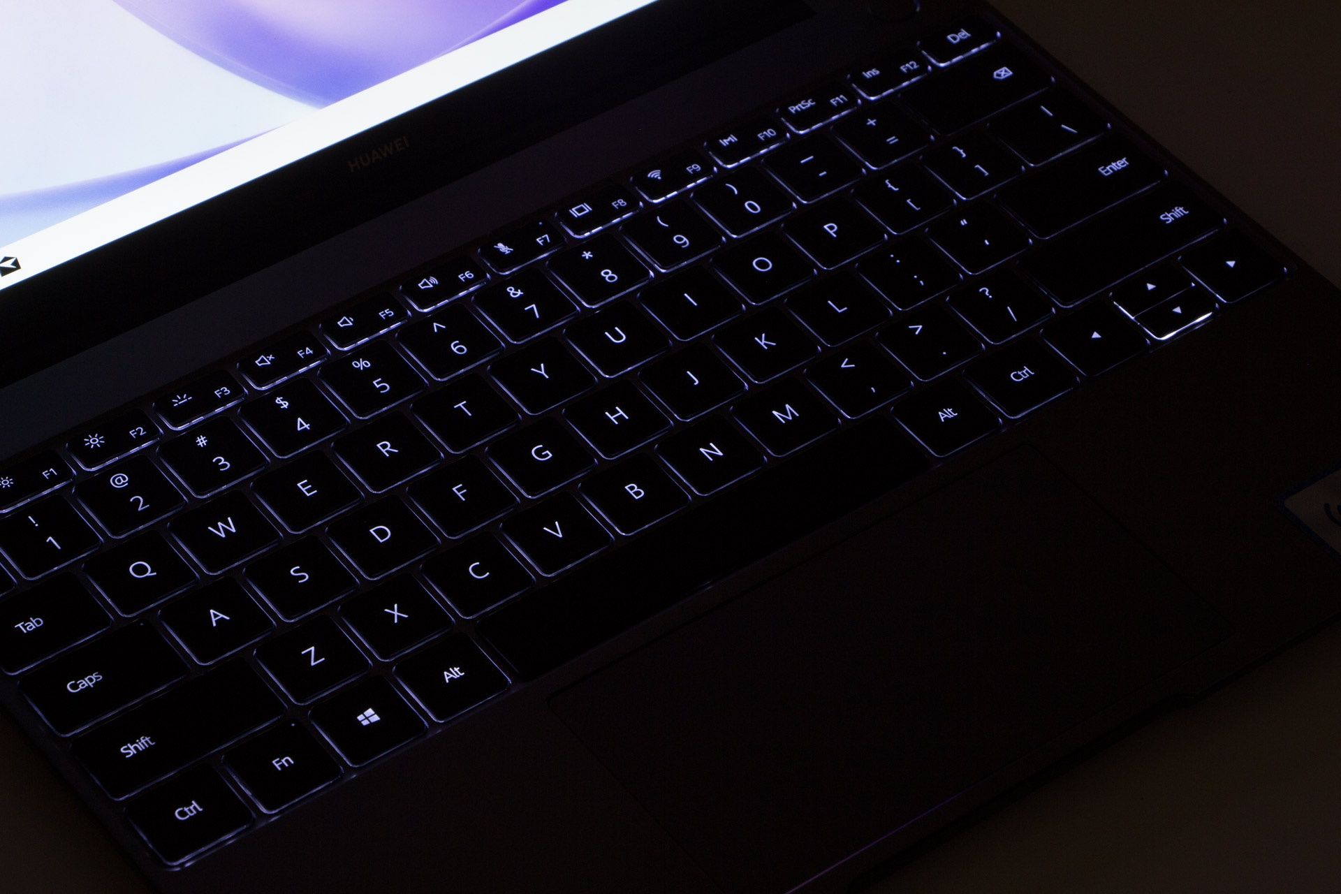 Huawei MateBook 13 2020 - podświetlenie klawiatury