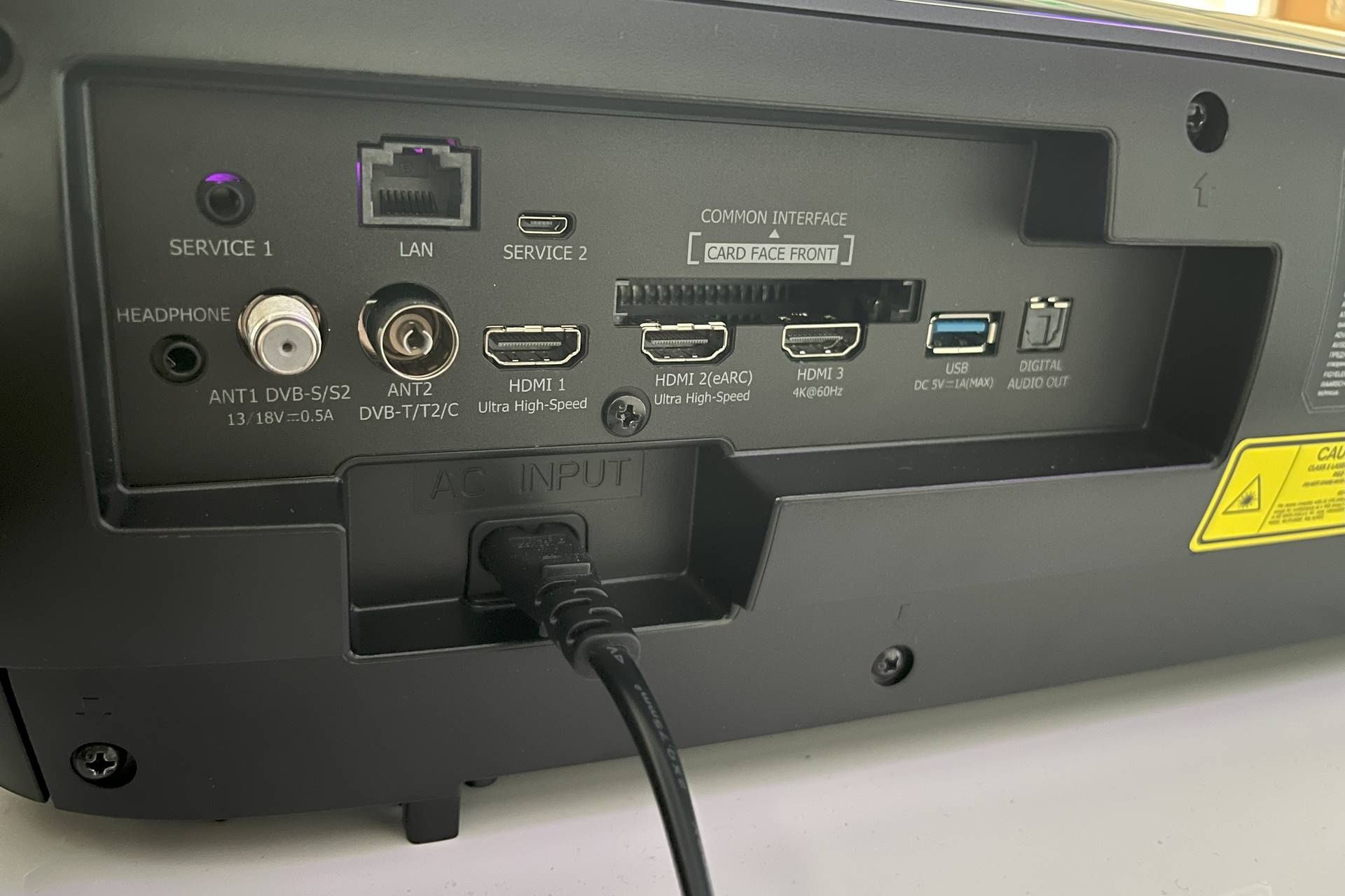 Hisense Laser TV 4K 120L9H - złącza