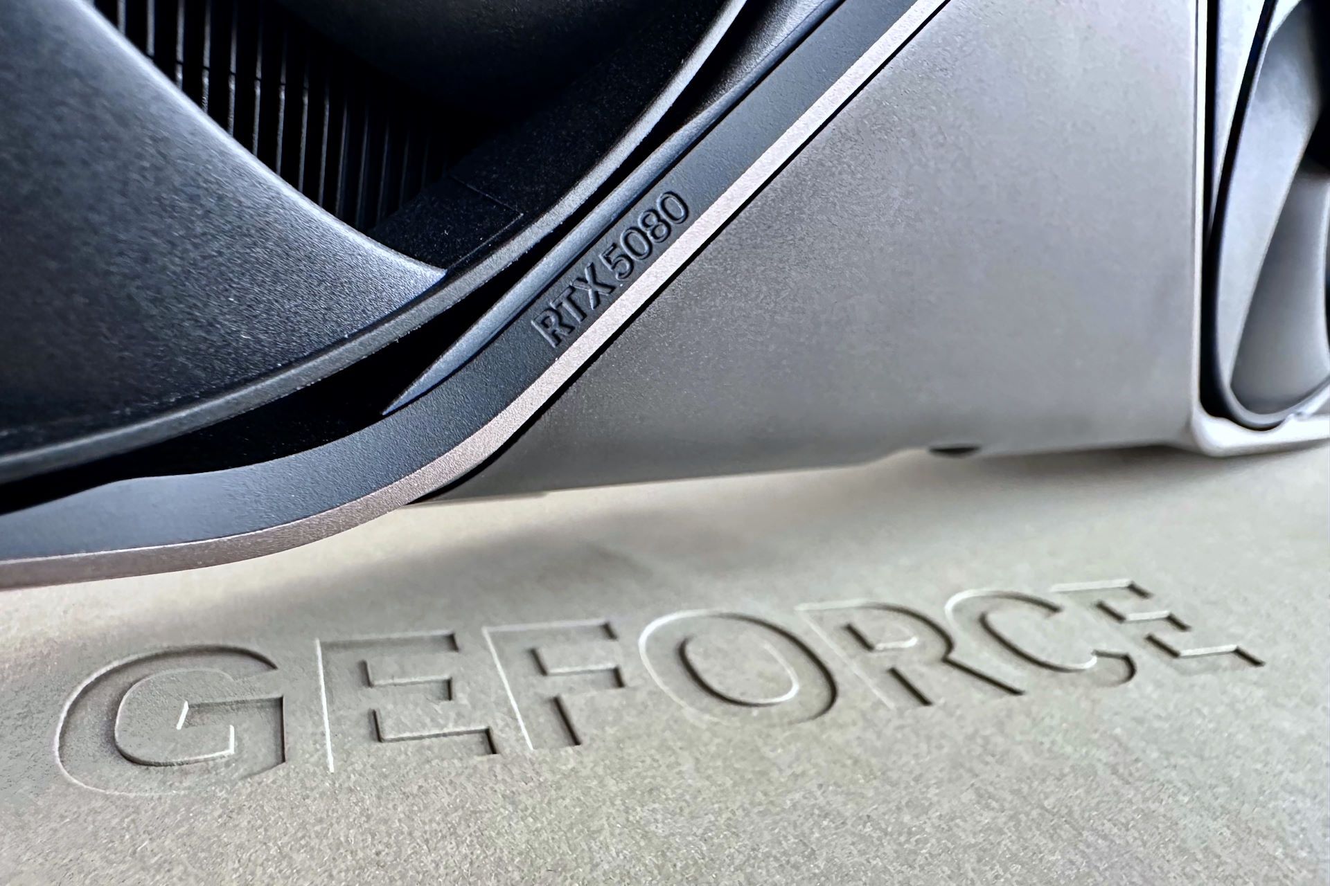 NVIDIA GeForce RTX 5080 Founders Edition - grawer