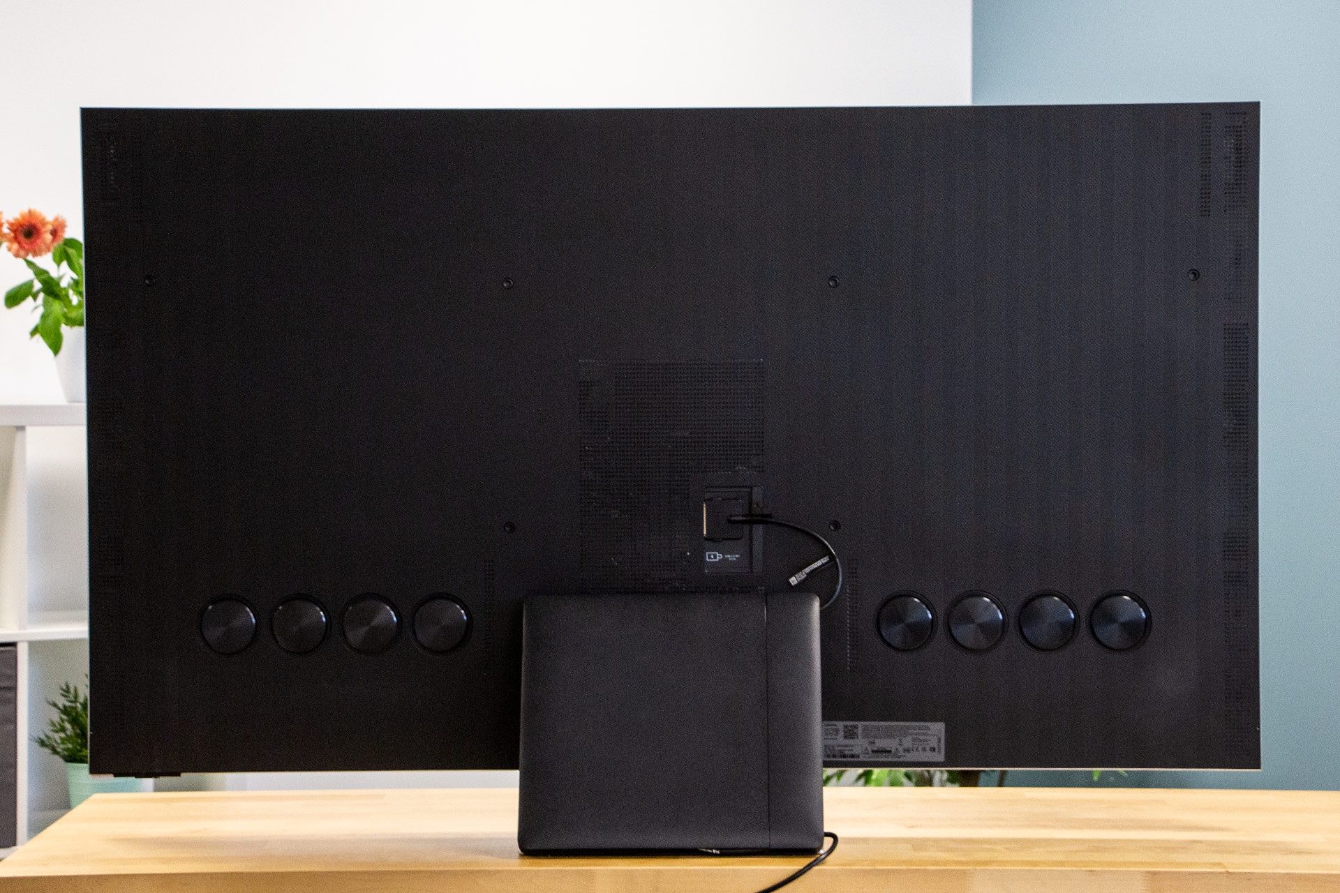 Samsung Neo QLED 8K Excellence Line QN900B - z tyłu