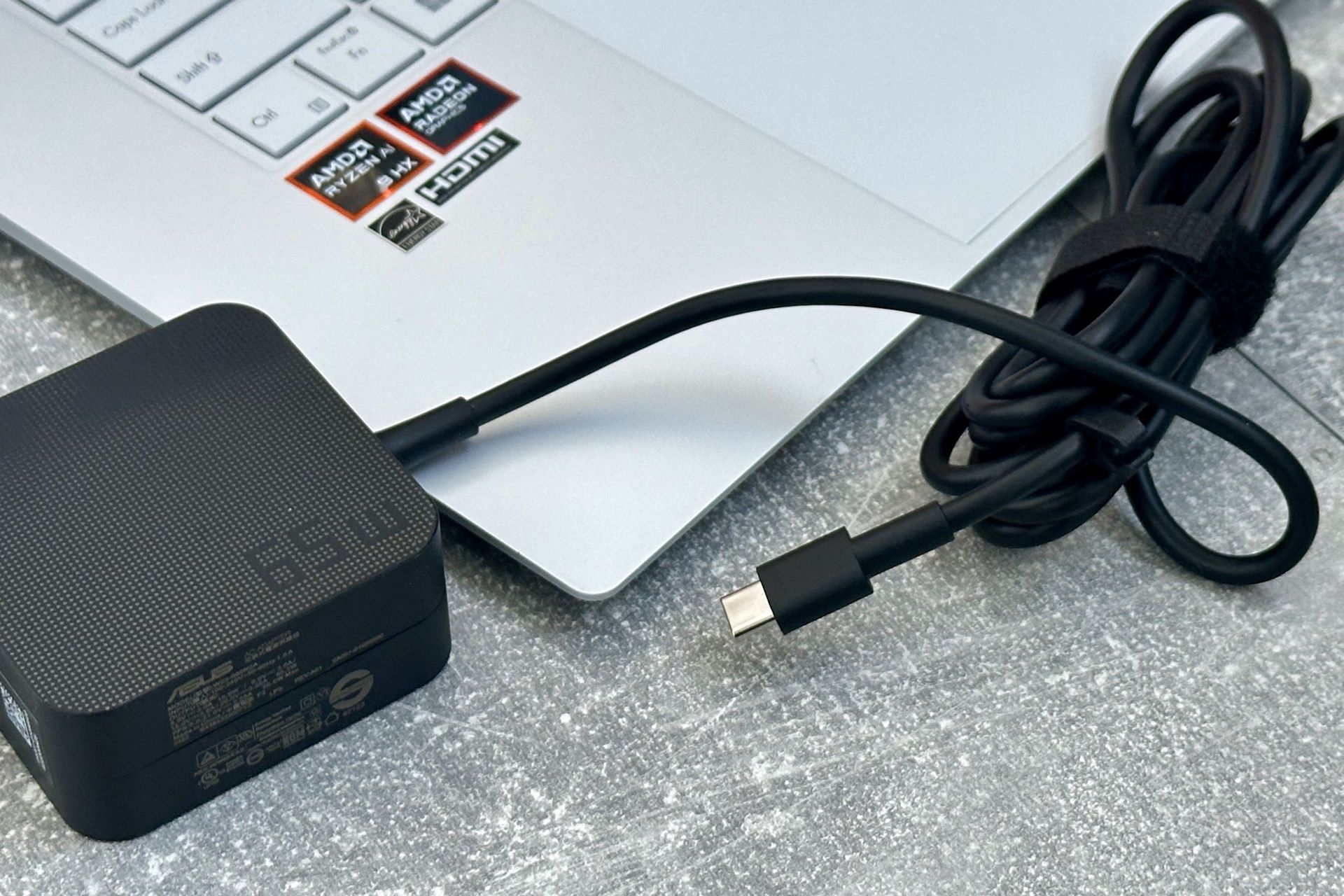 ASUS Zenbook S 16 UM5606 - zasilacz USB-C