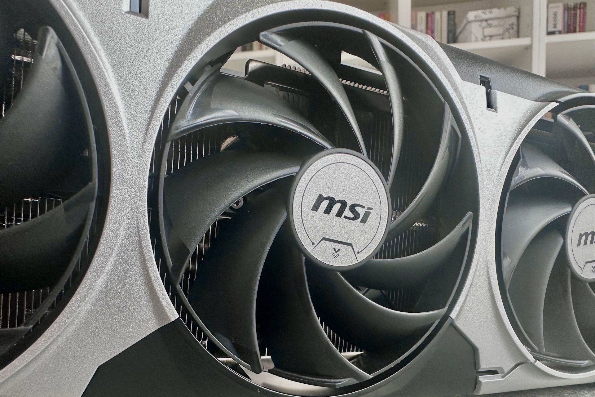 MSI GeForce RTX 5070 Ventus 3X - wentylatory