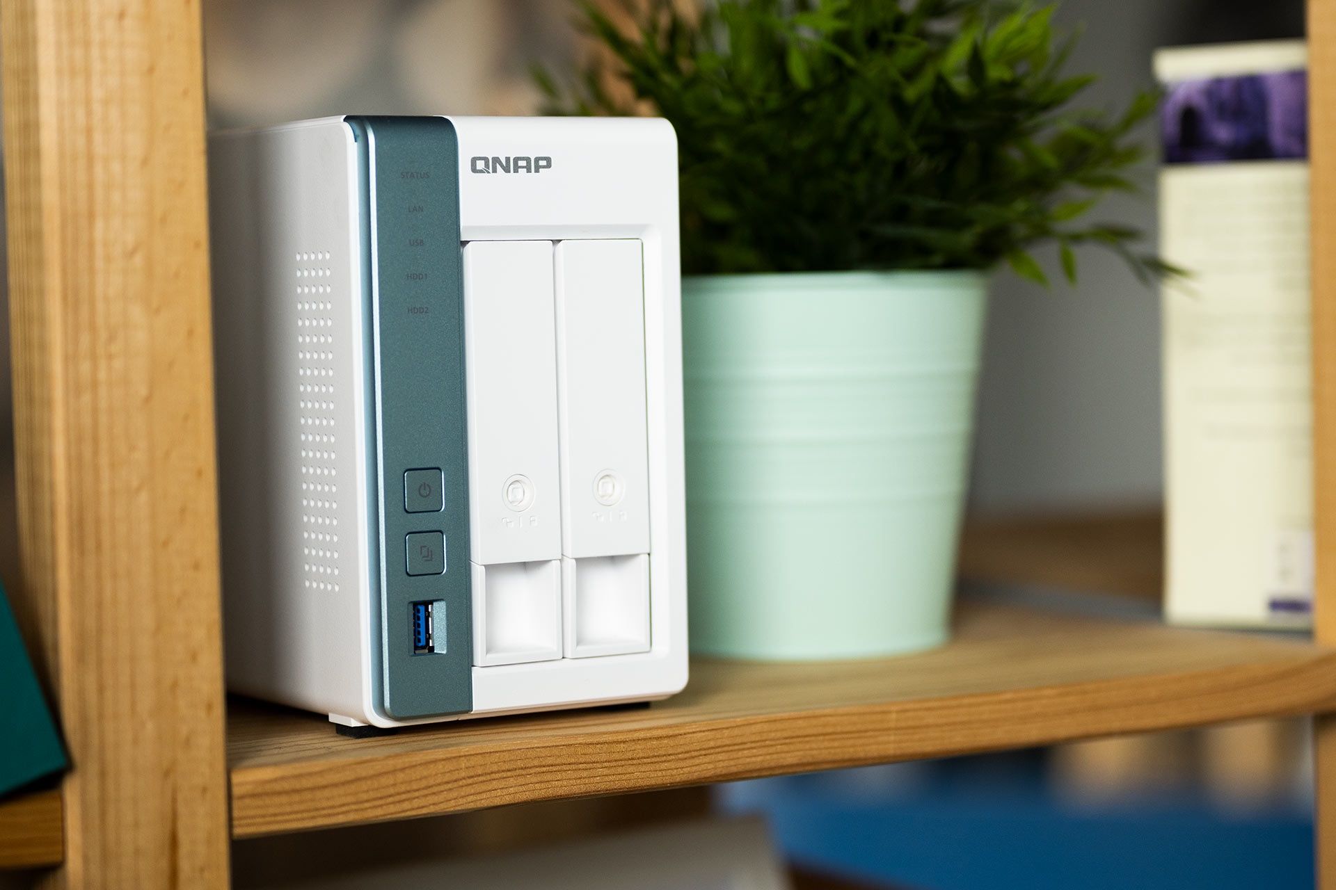 QNAP TS-231P3 - z profilu