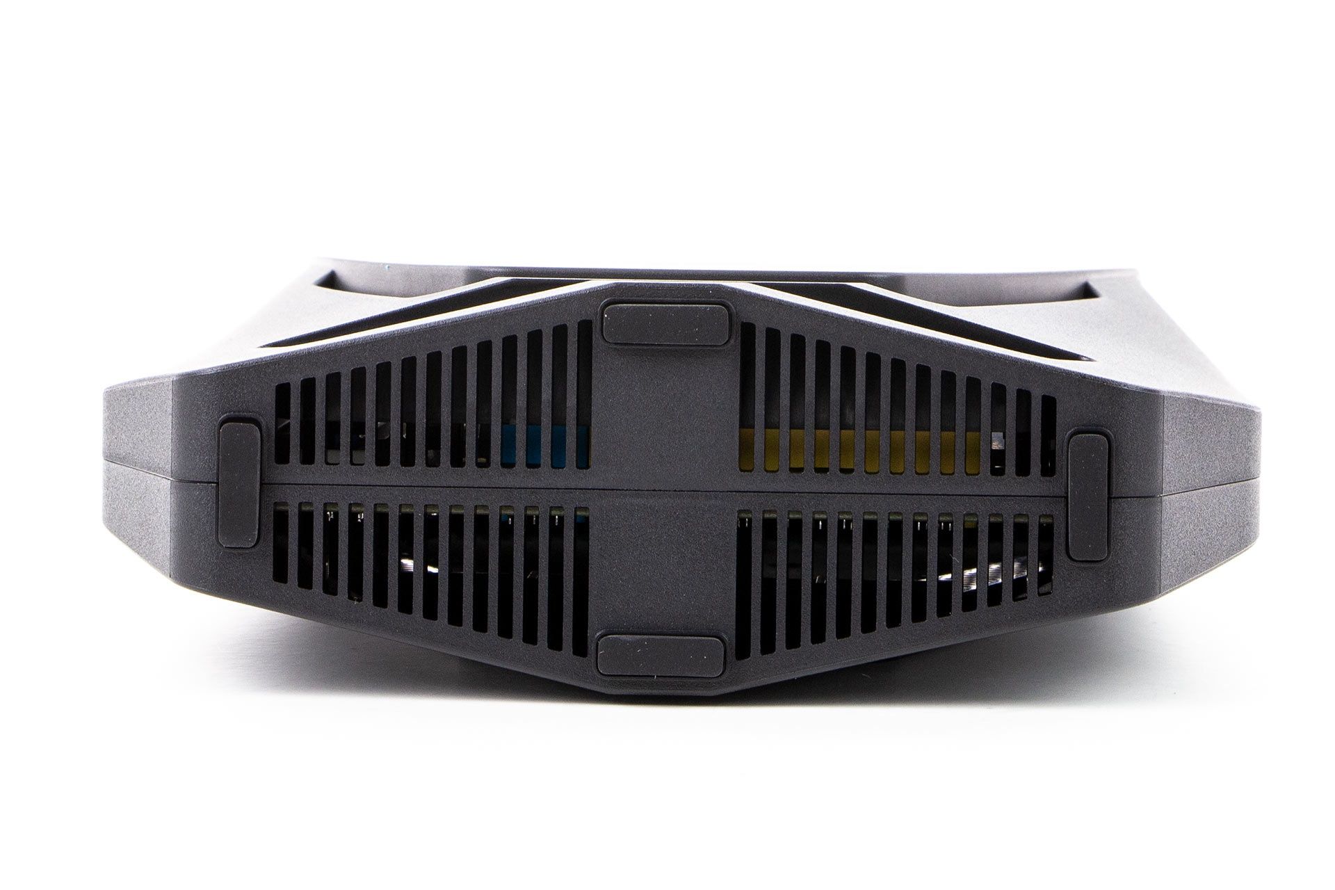 Synology WRX560 - od spodu