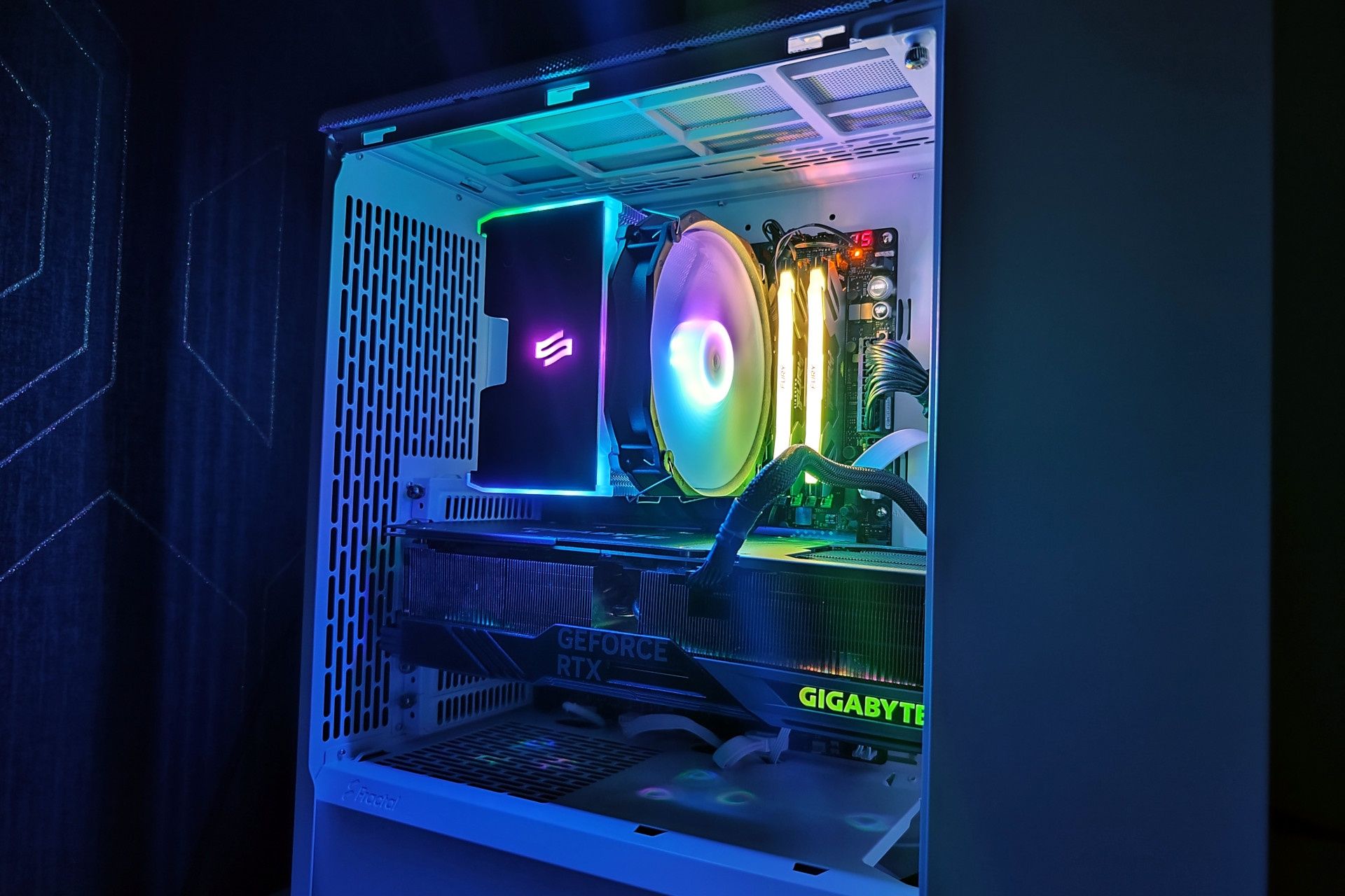 Fractal Epoch White TG RGB Clear Tint - podświetlenie RGB LED