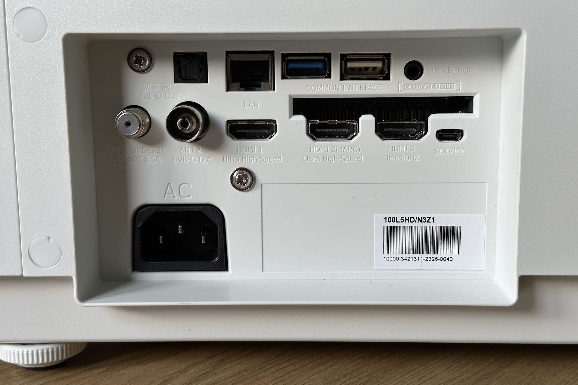 Hisense Laser TV 4K 100L5H - złącza