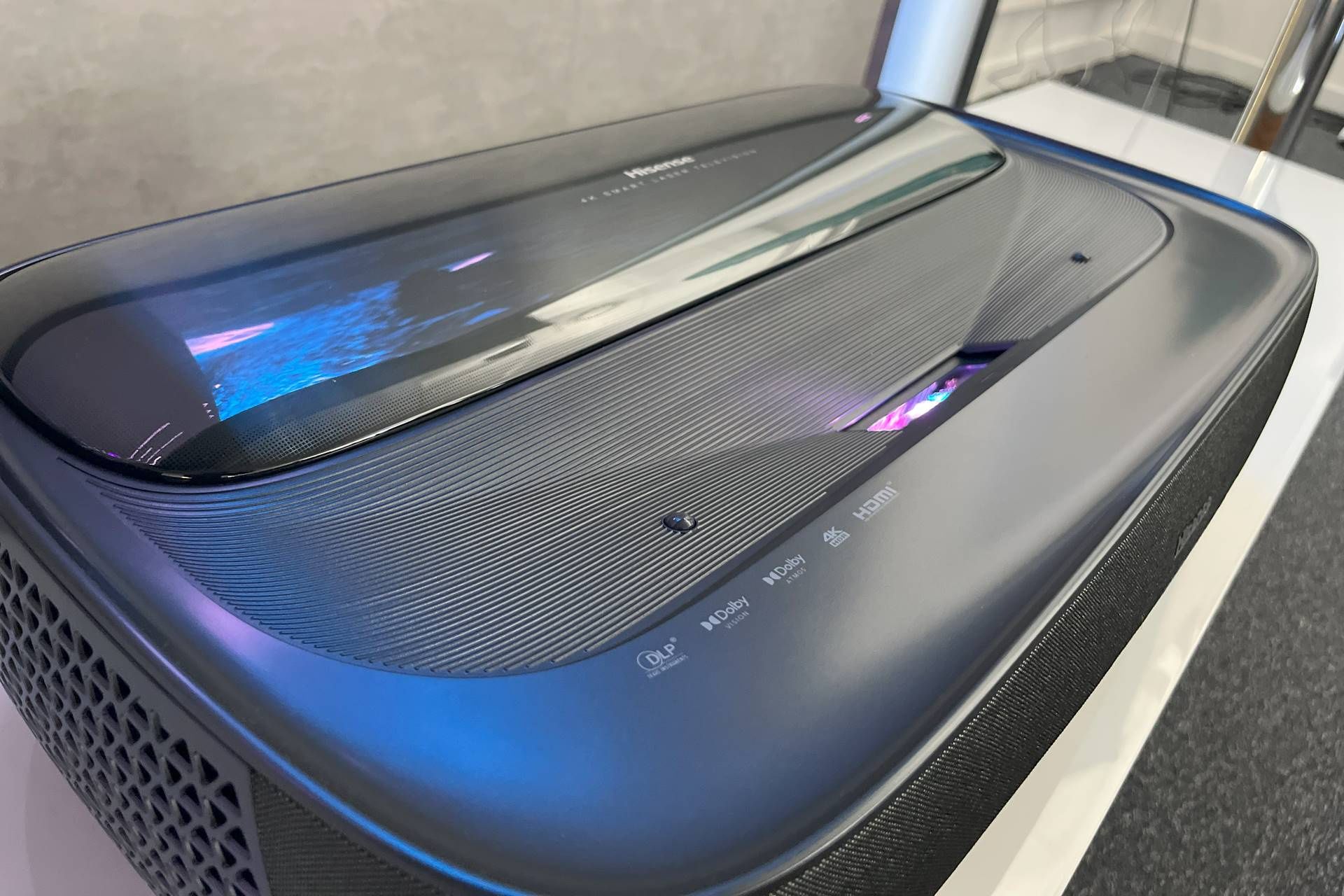 Hisense Laser TV 4K 120L9H - od góry