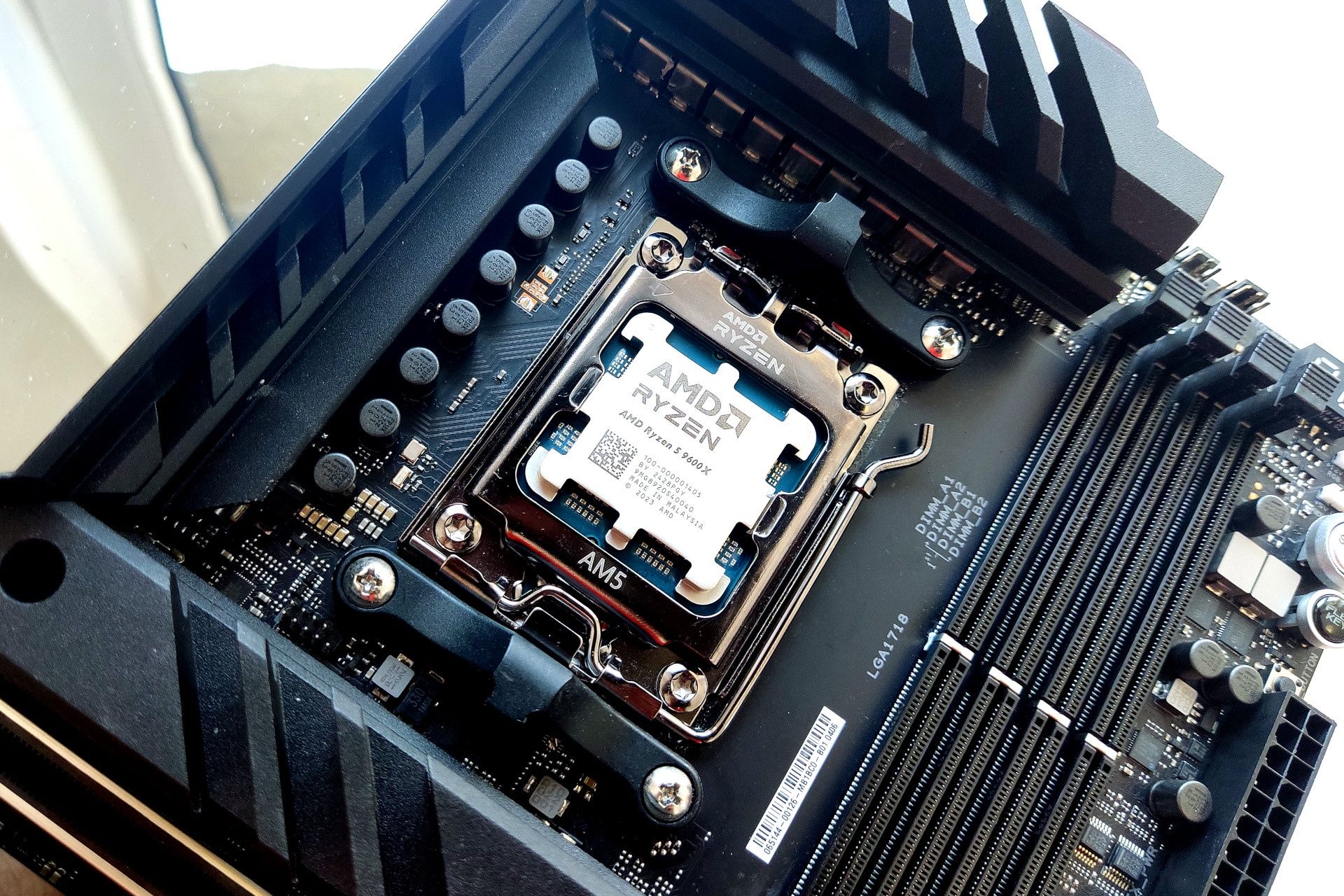 AMD Ryzen 5 9600X