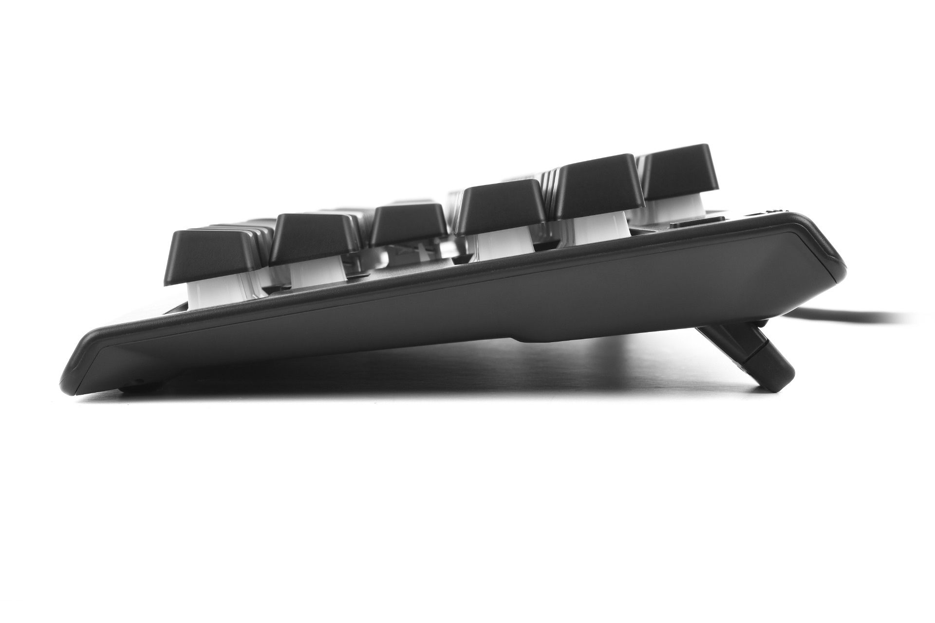 Steelseries Apex 3 TKL - wysokość uniesienia na nóżkach