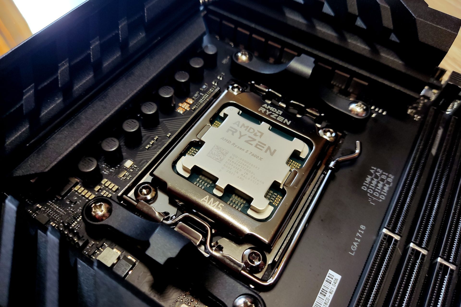AMD Ryzen 5 7600X